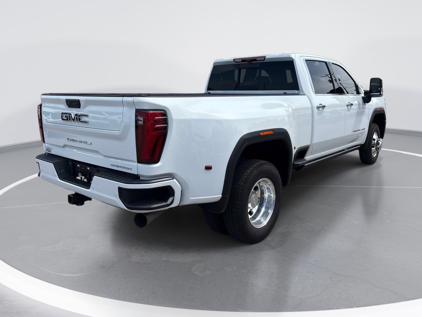2026 GMC Sierra 3500 HD Denali Ultimate DRW photo 6