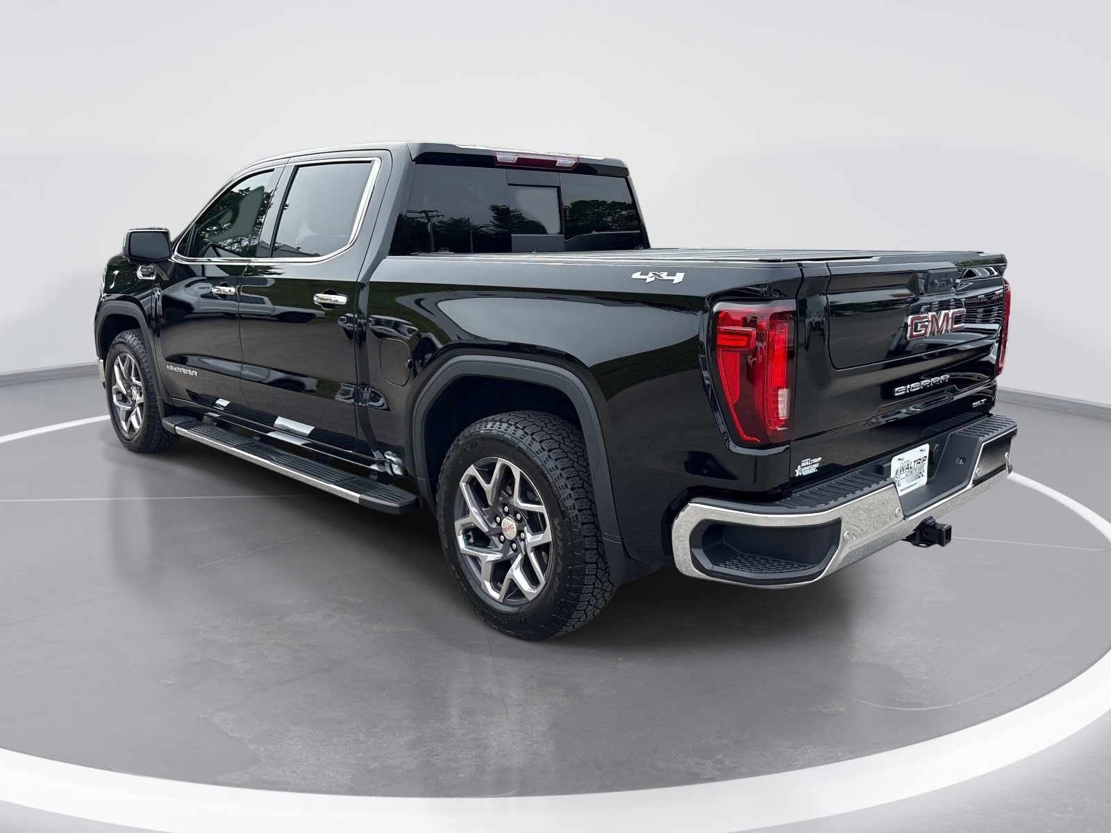 2024 GMC Sierra 1500 SLT photo 5