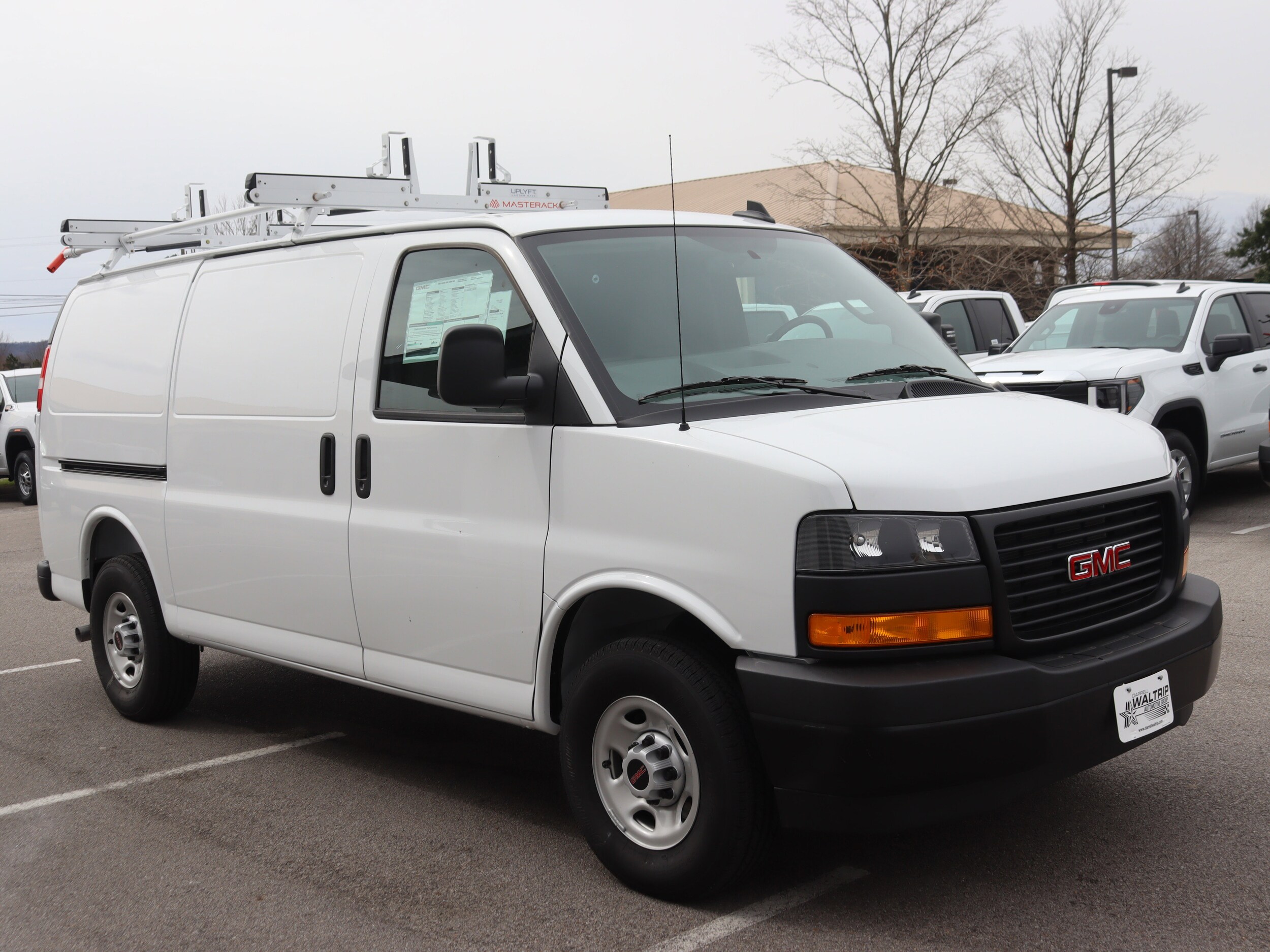 2025 Gmc Savana Cargo 2500 photo 2