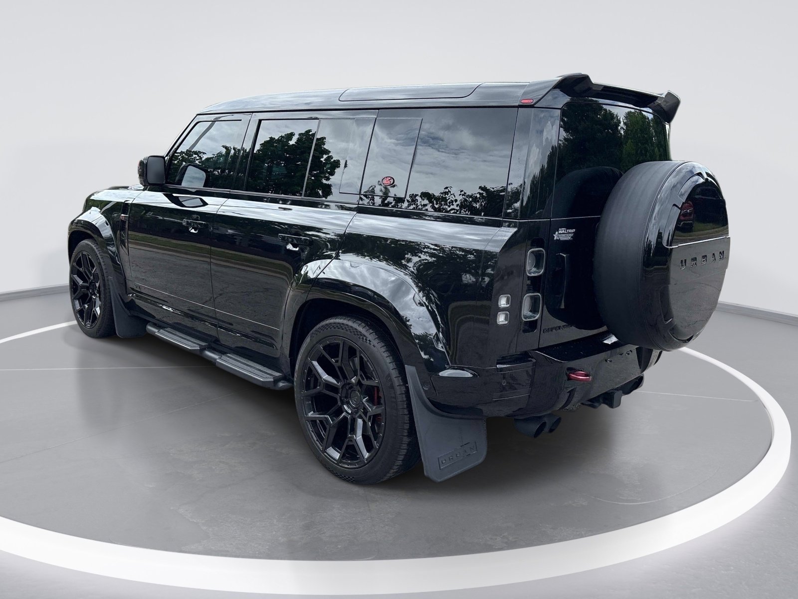 2024 Land Rover Defender 110 P525 V8