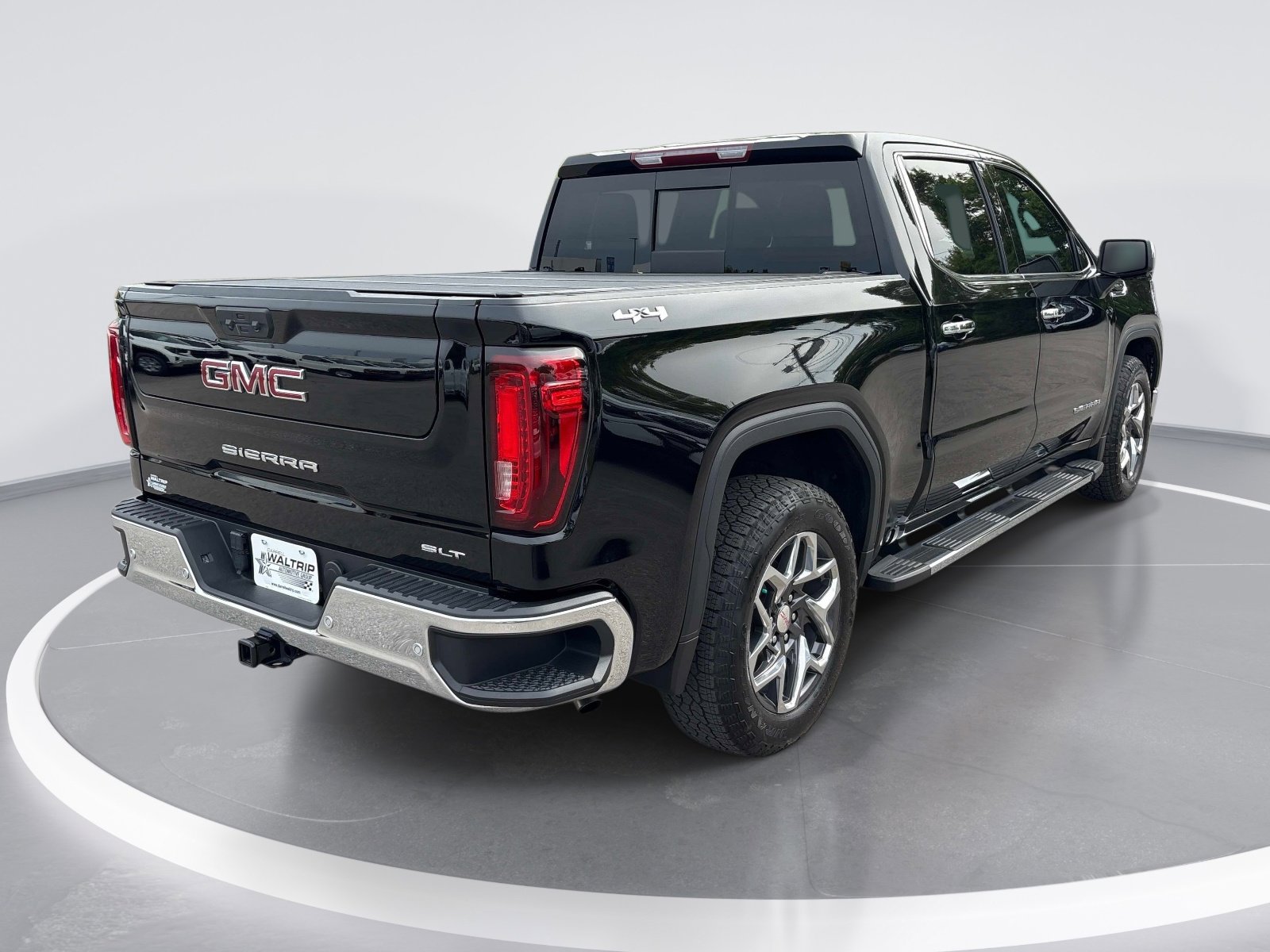 2024 GMC Sierra 1500 SLT photo 3