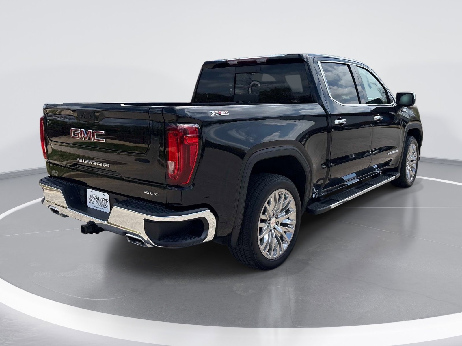 2023 GMC Sierra 1500 SLT photo 3