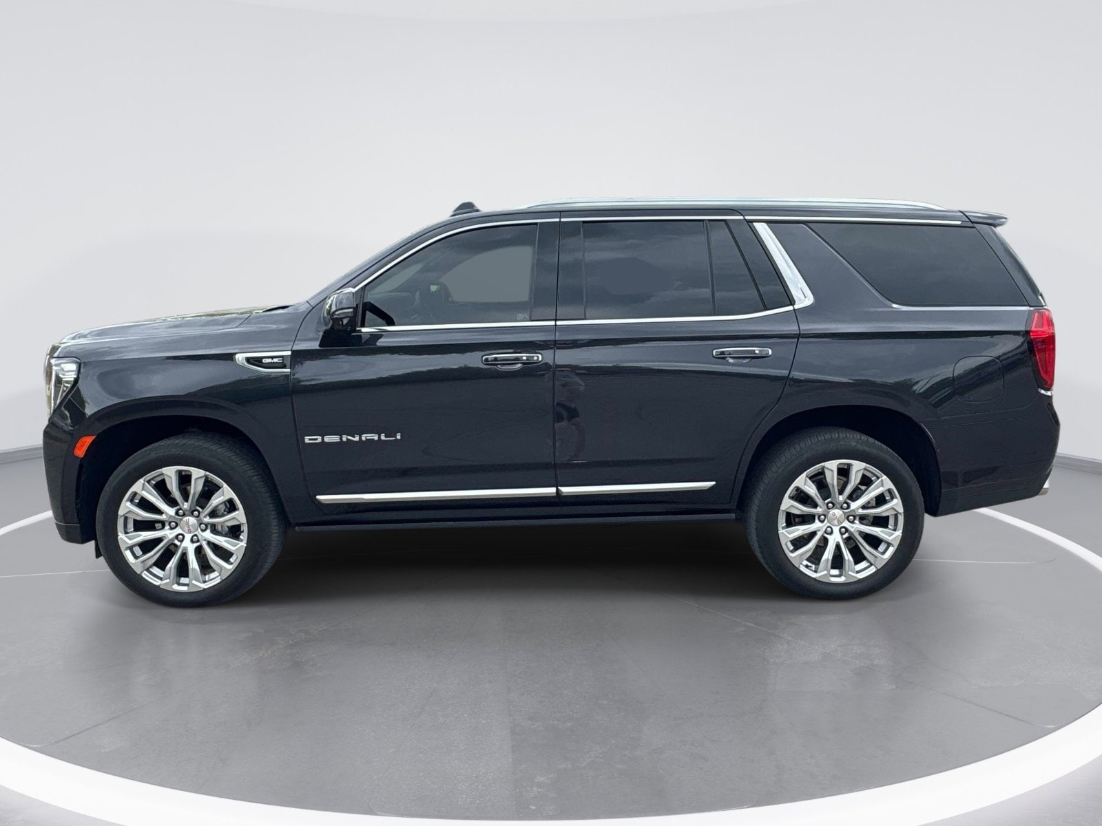 2024 GMC Yukon Denali photo 4