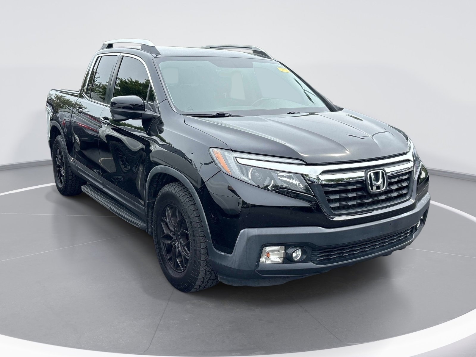 2017 Honda Ridgeline RTL-T photo 2