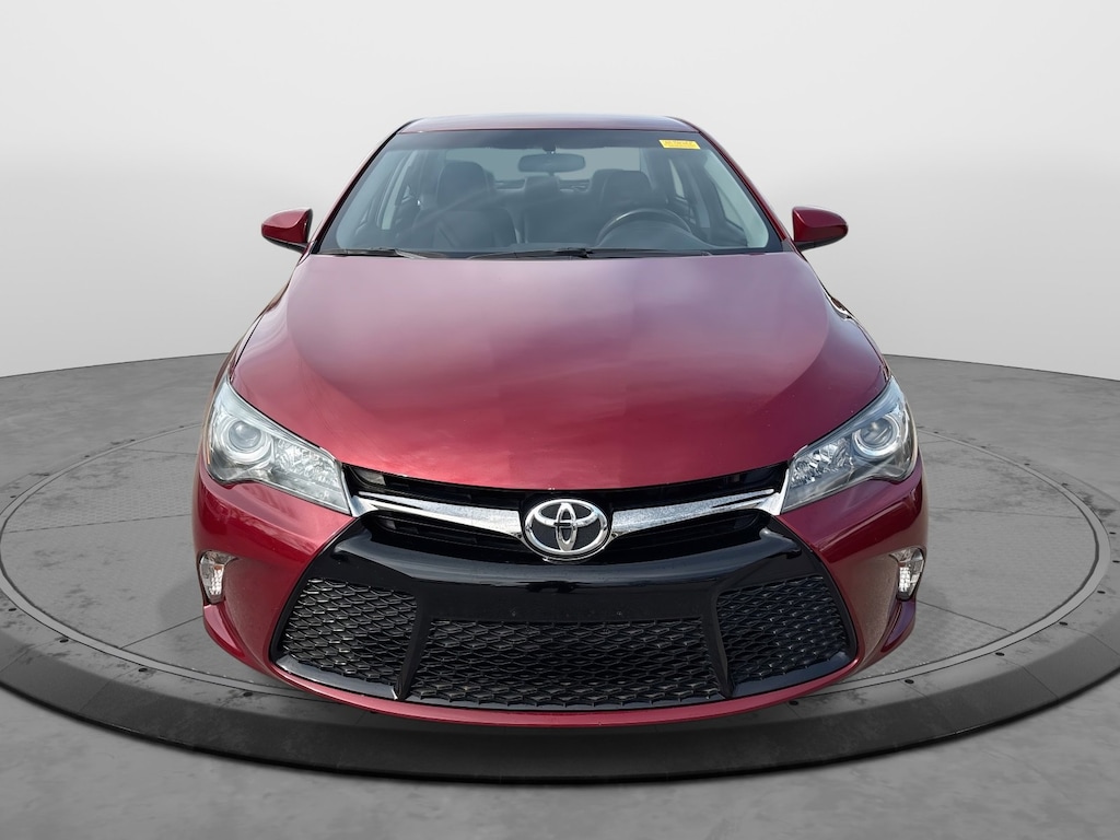 Used 2016 Toyota Camry SE Sedan