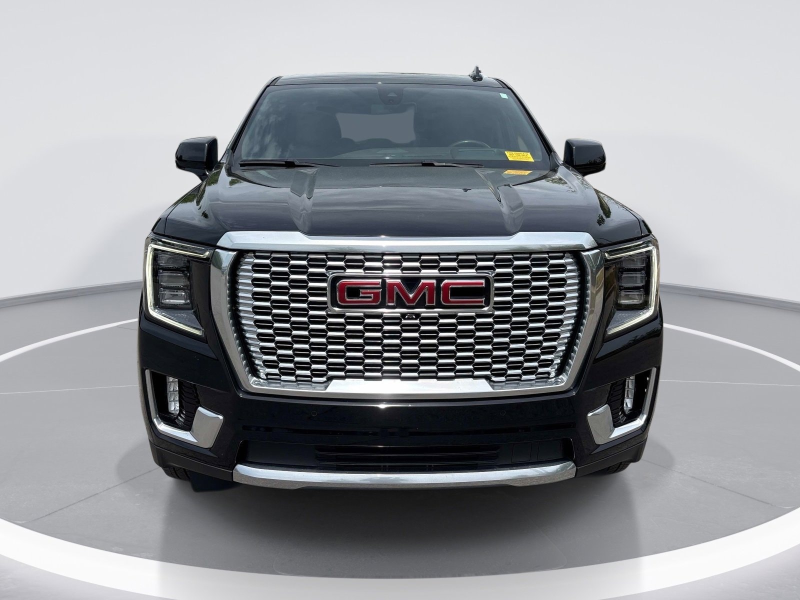 2022 GMC Yukon Denali photo 2