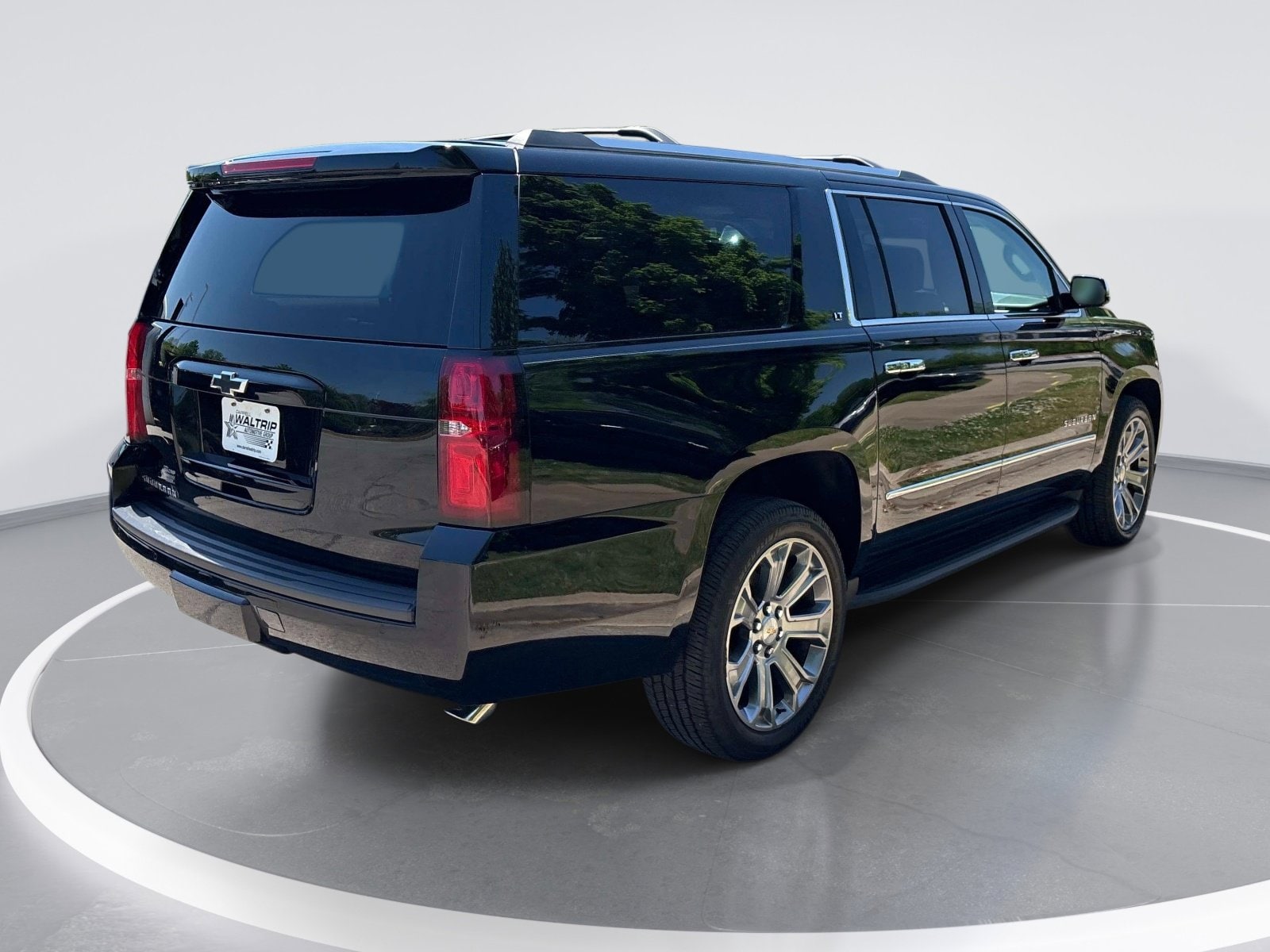 2016 Chevrolet Suburban LT photo 6