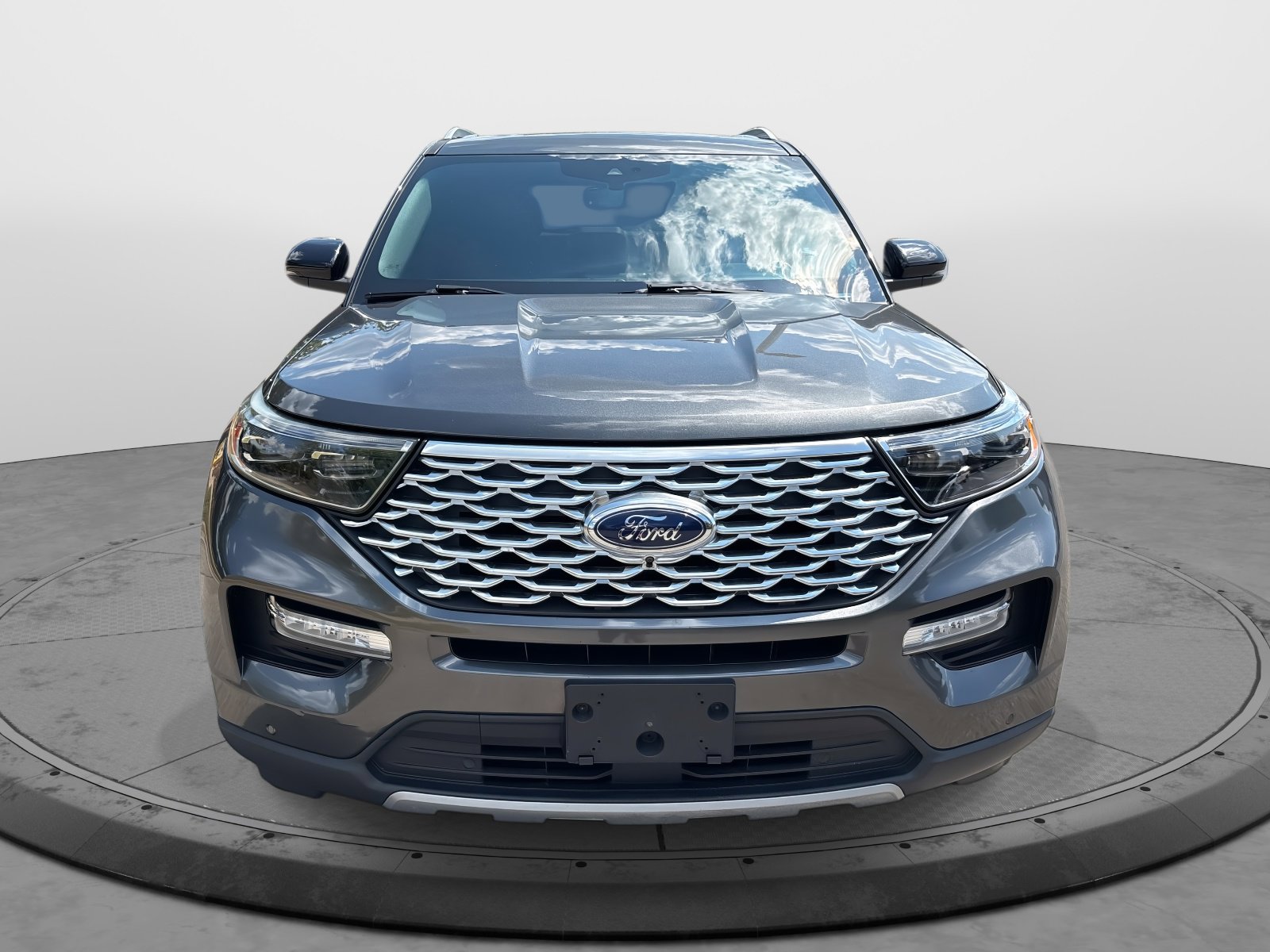 2020 Ford Explorer Platinum photo 2
