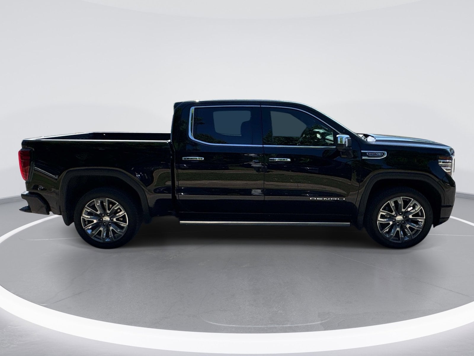 2024 GMC Sierra 1500 Denali photo 3