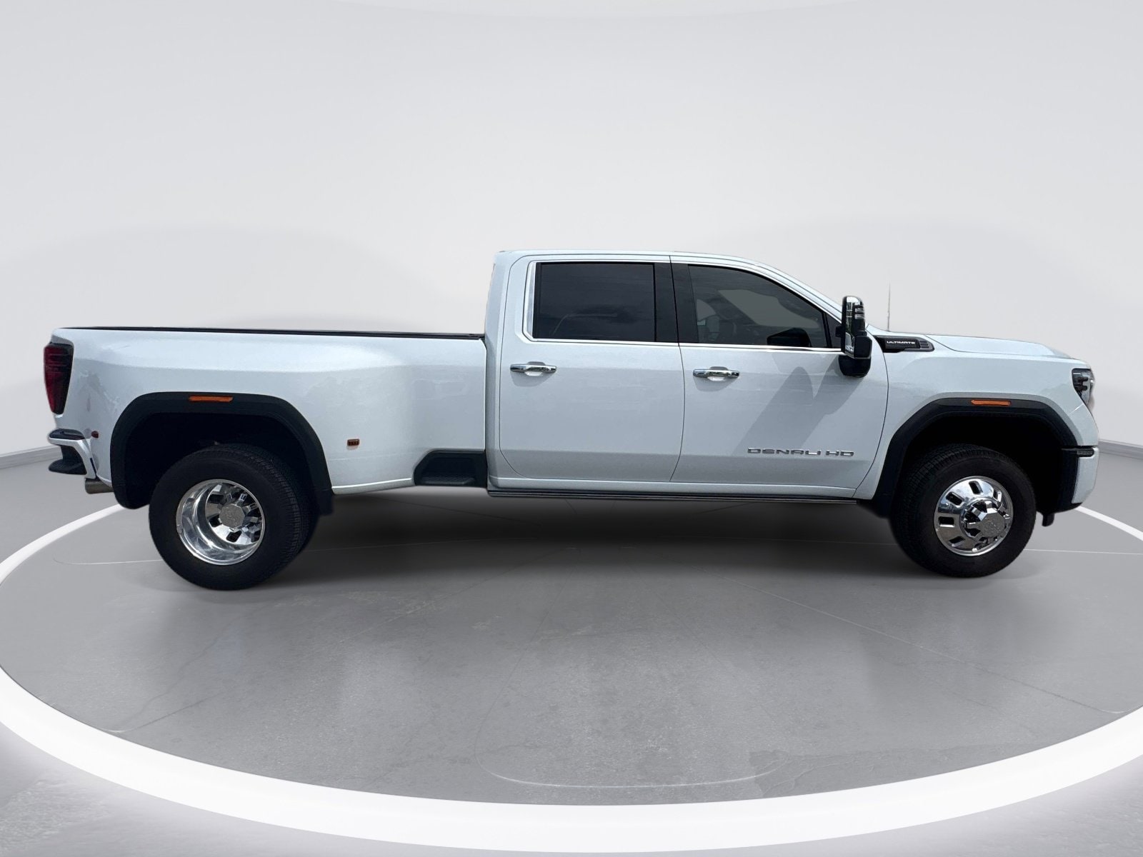 2026 GMC Sierra 3500 HD Denali Ultimate DRW photo 3