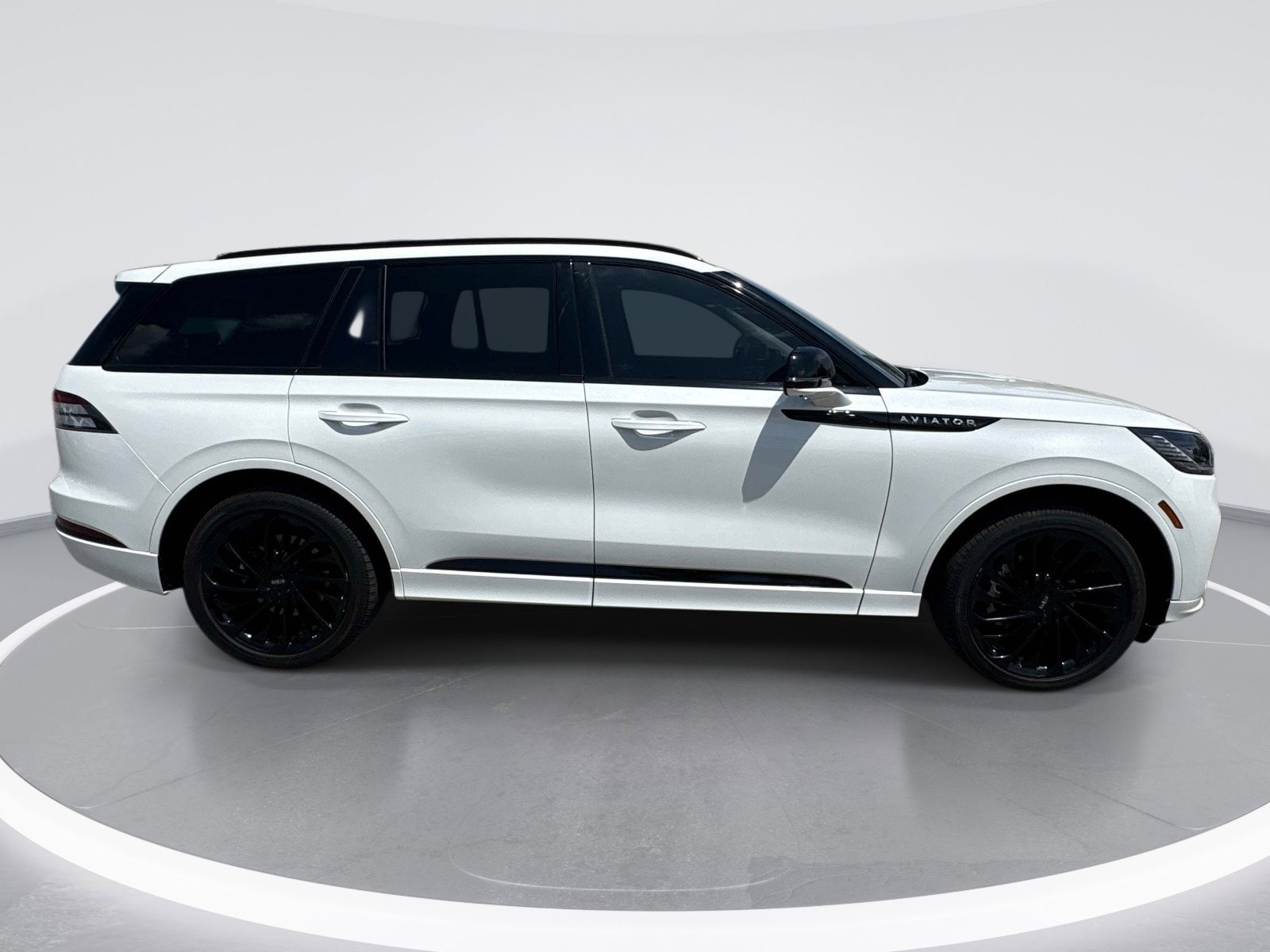 2025 Lincoln Aviator Reserve photo 3