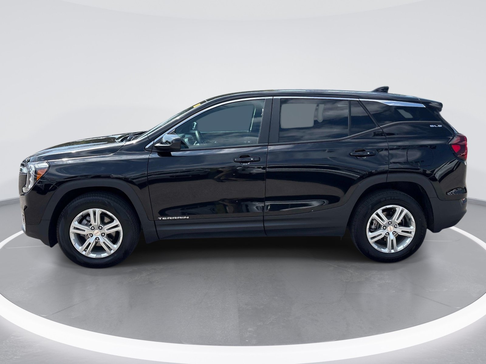 Used 2024 GMC Terrain SLE SUV