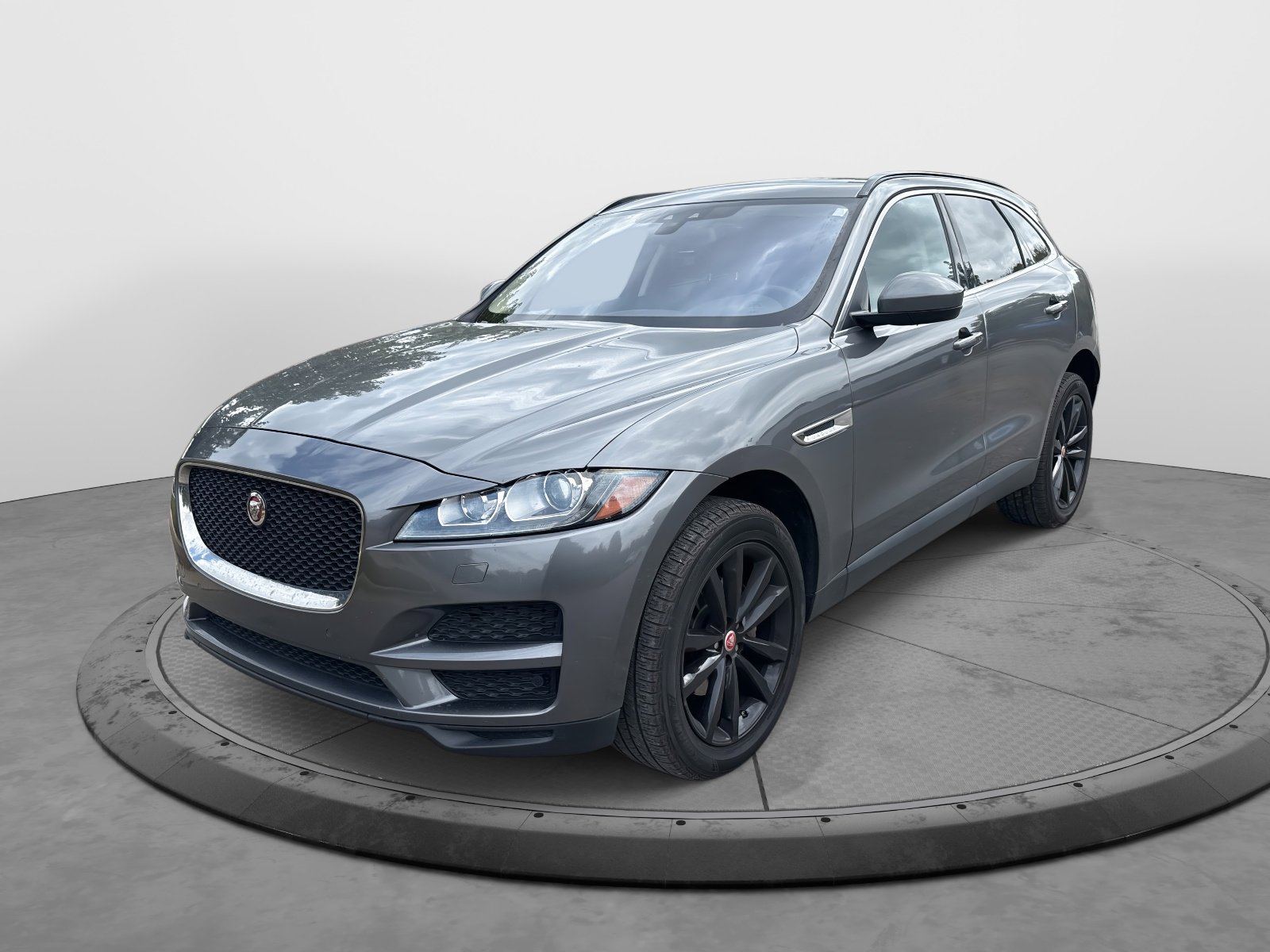 2018 Jaguar F-PACE Prestige photo 2