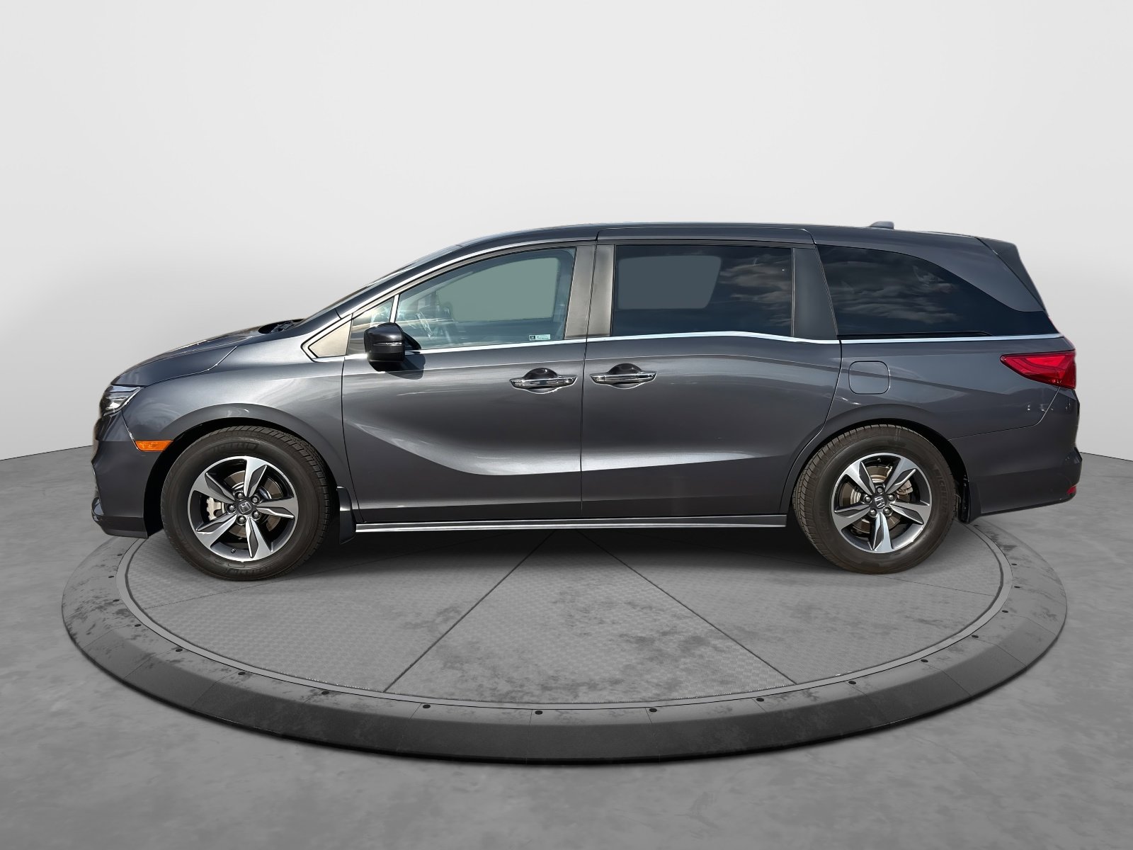 2020 Honda Odyssey Touring photo 2