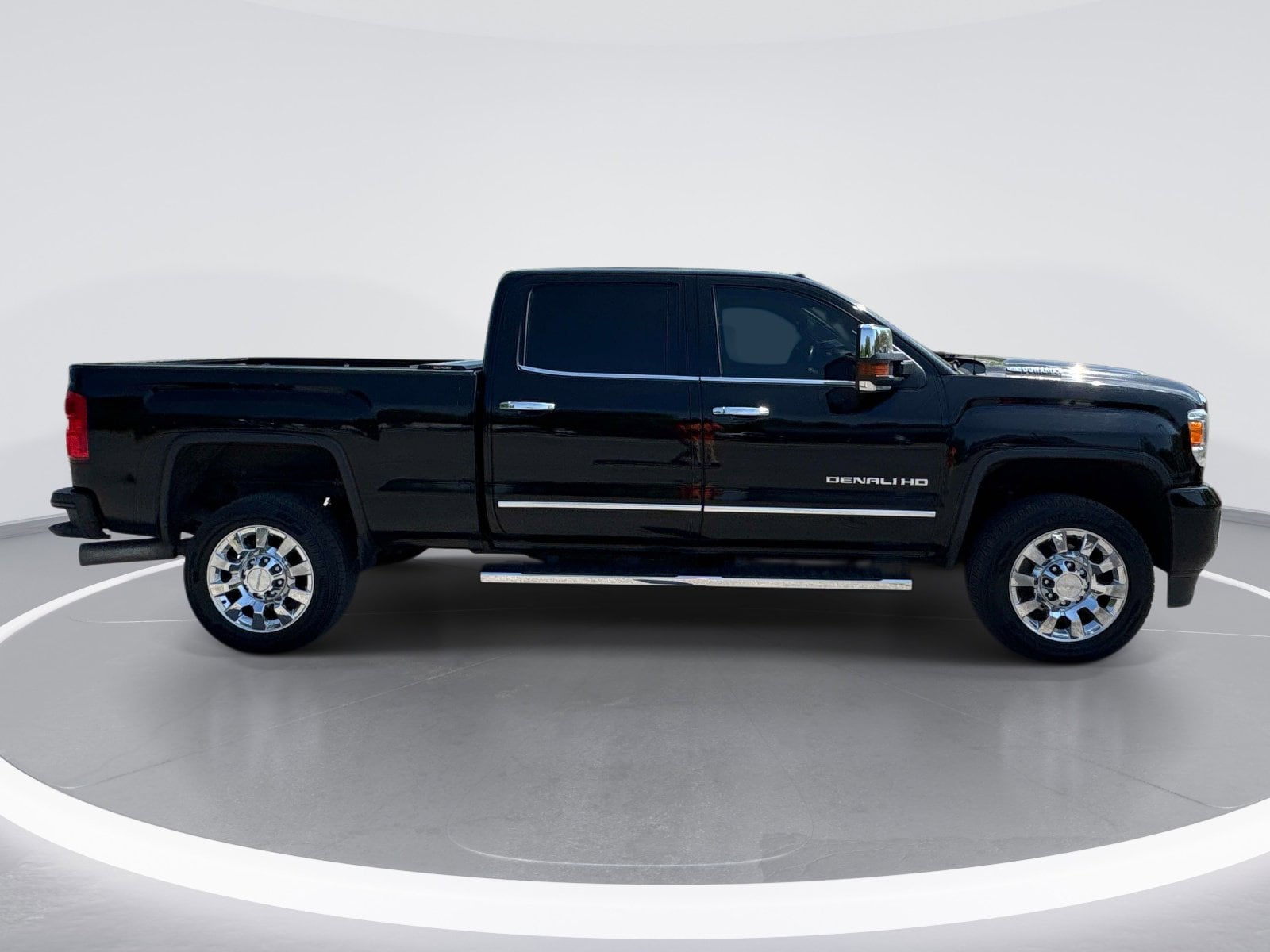 2019 GMC Sierra 2500 HD Denali photo 3