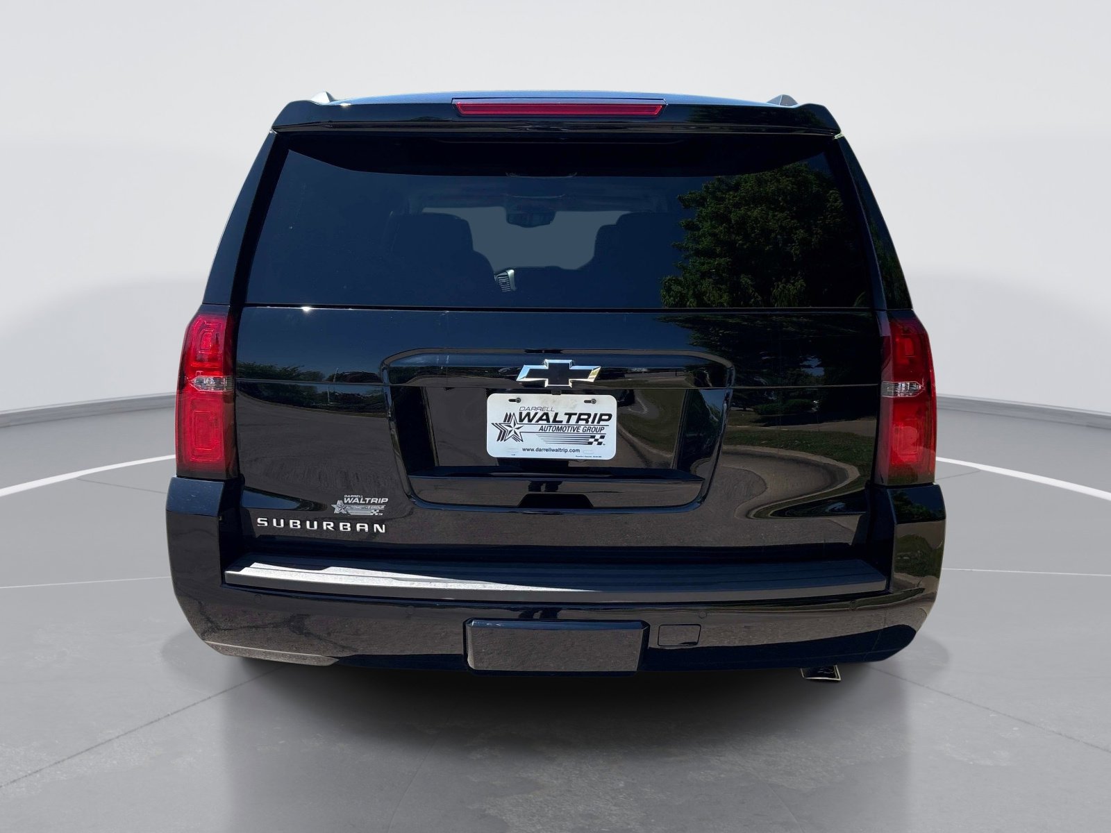 2016 Chevrolet Suburban LT photo 5