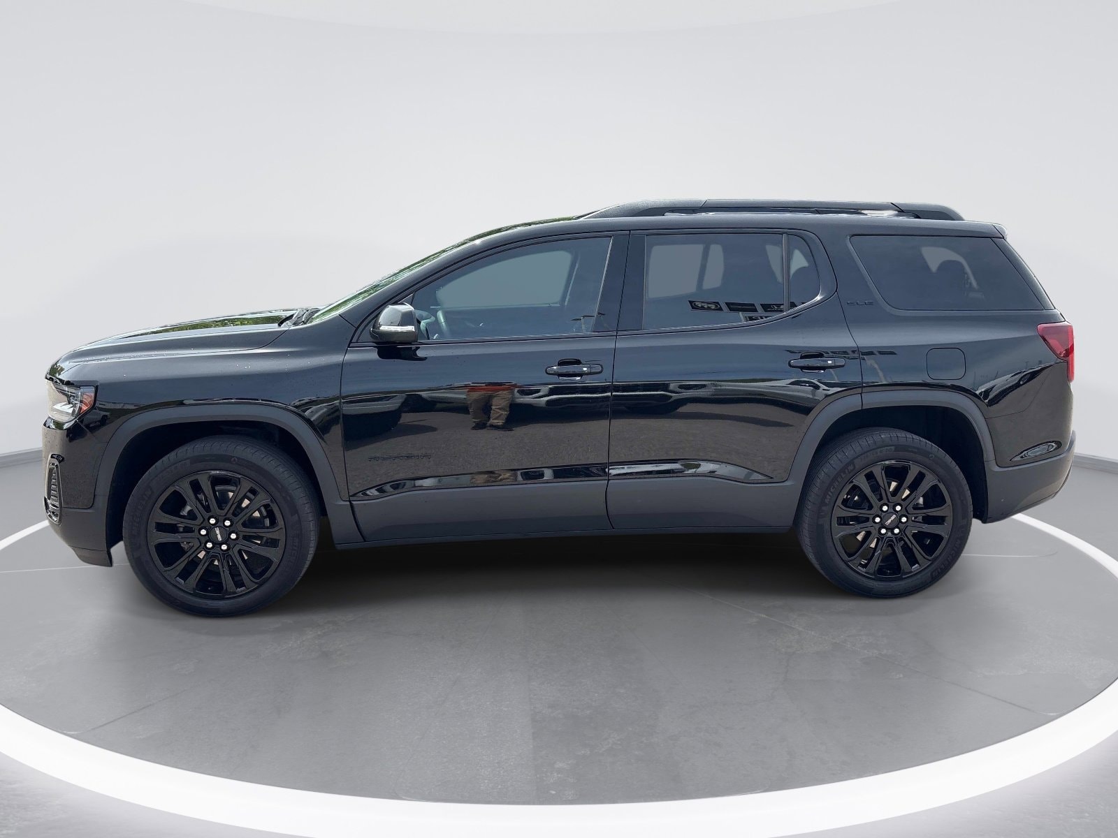 2023 GMC Acadia SLE photo 4