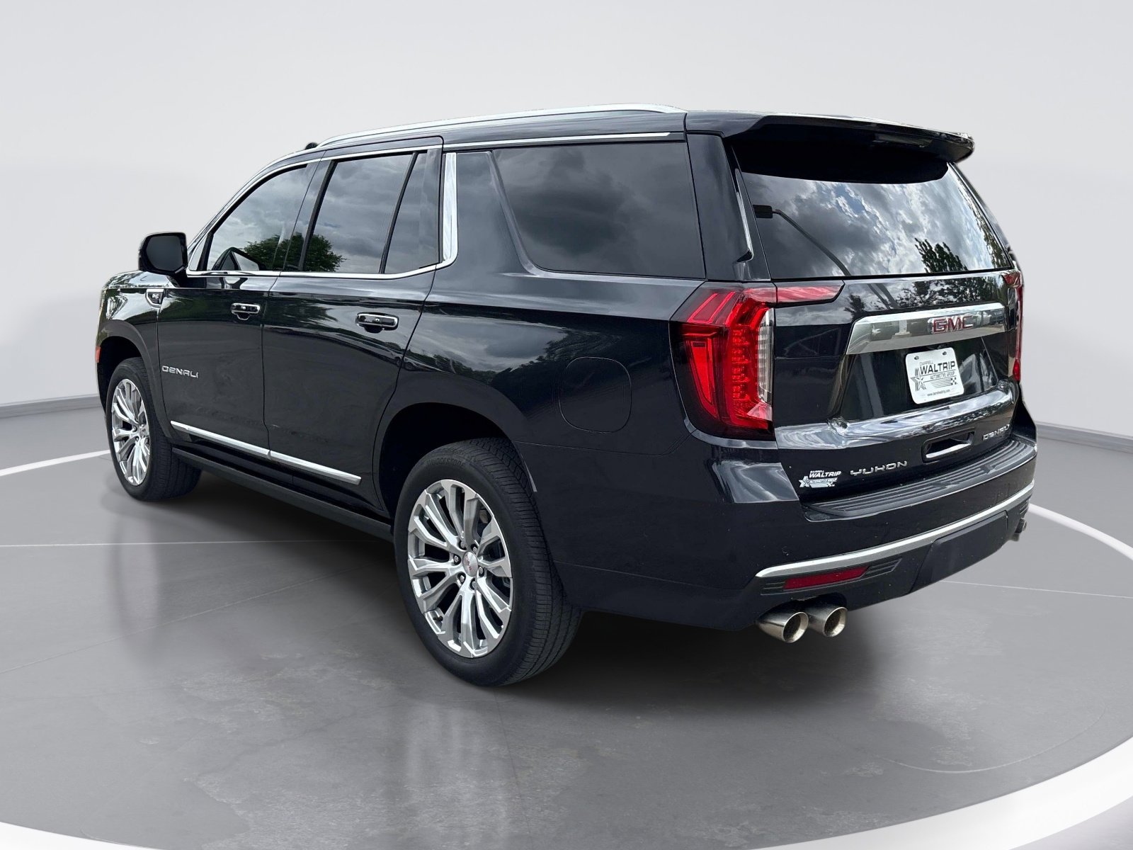 2024 GMC Yukon Denali photo 5
