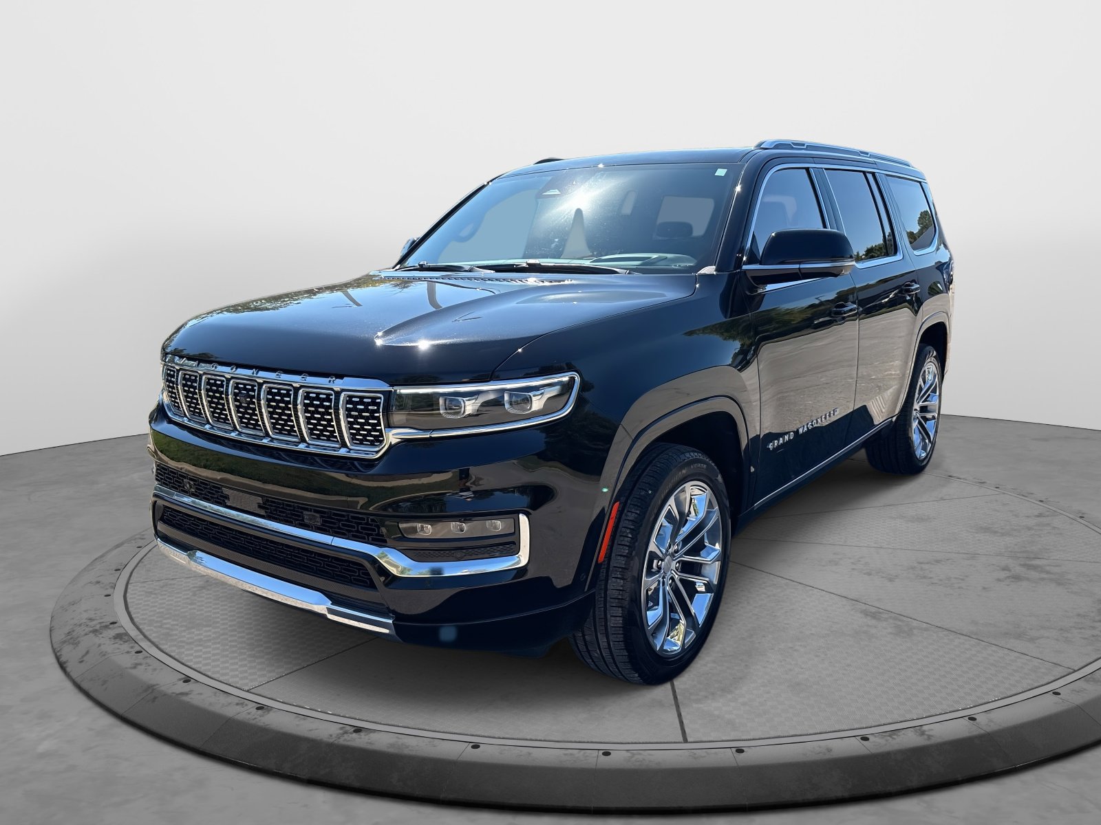 2023 Jeep Grand Wagoneer II photo 3