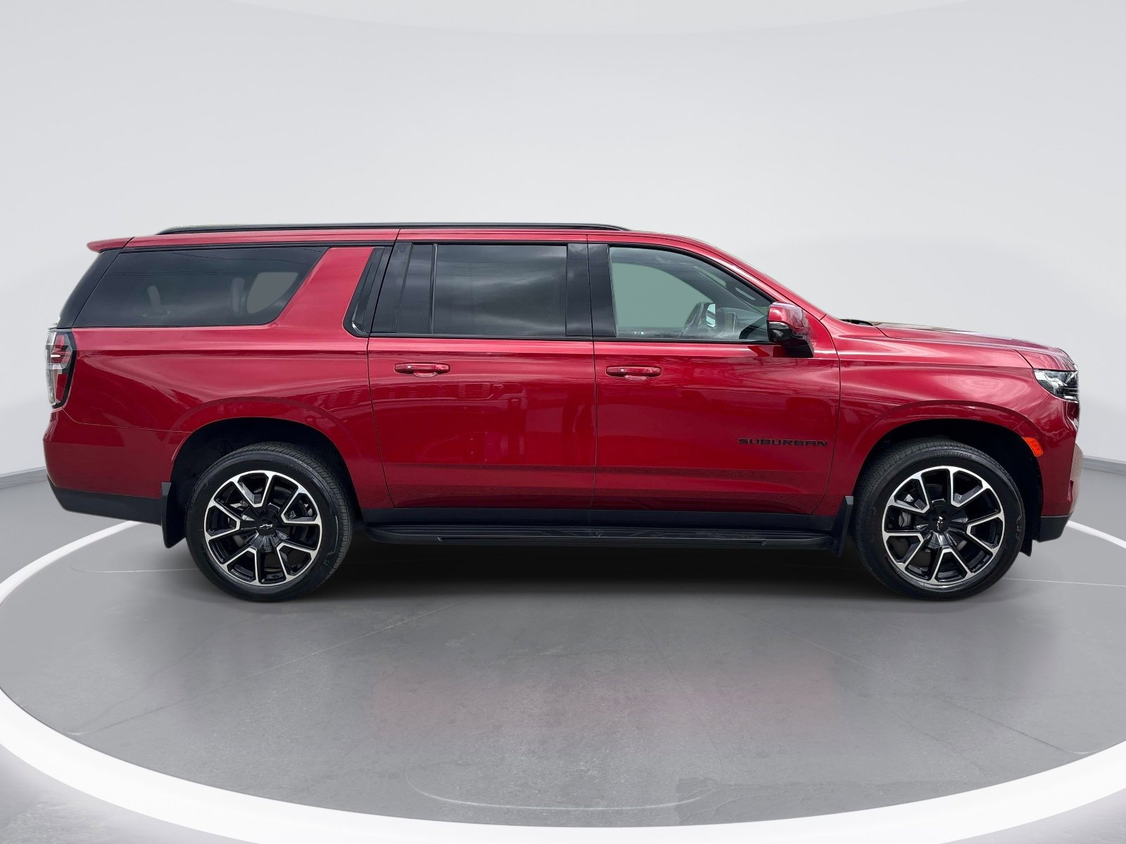 2023 Chevrolet Suburban RST photo 3