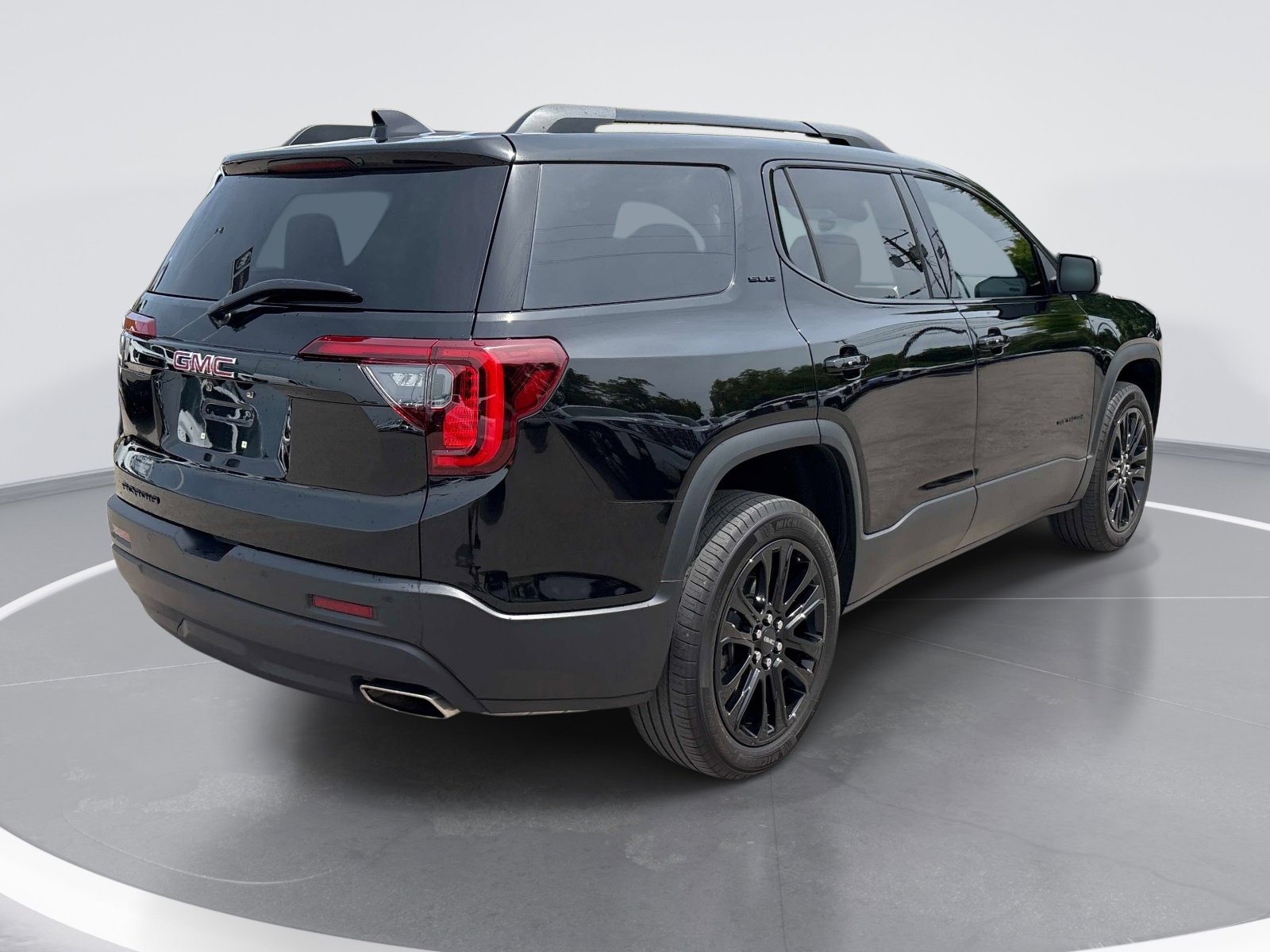 2023 GMC Acadia SLE photo 3