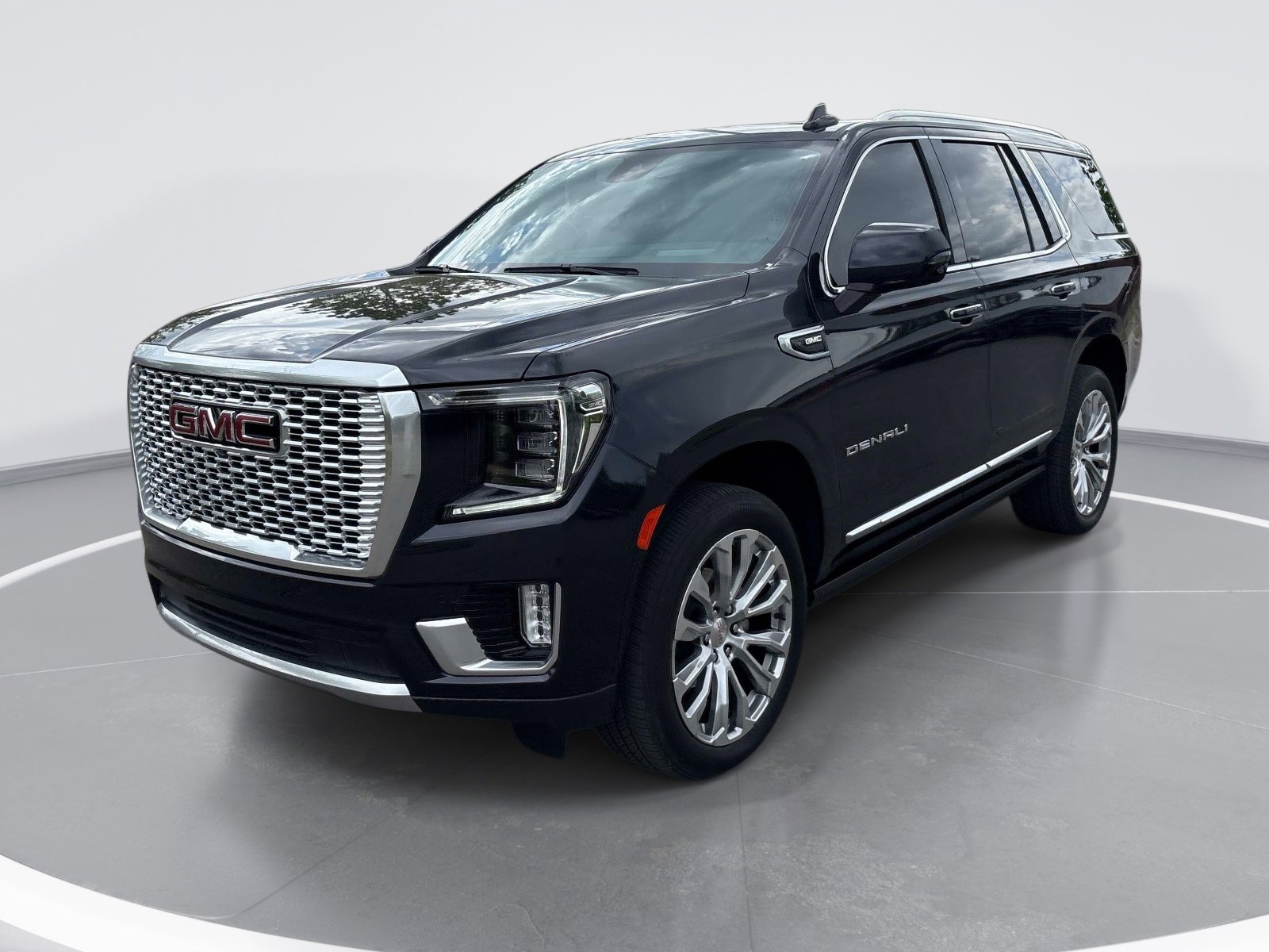 2024 GMC Yukon Denali photo 2
