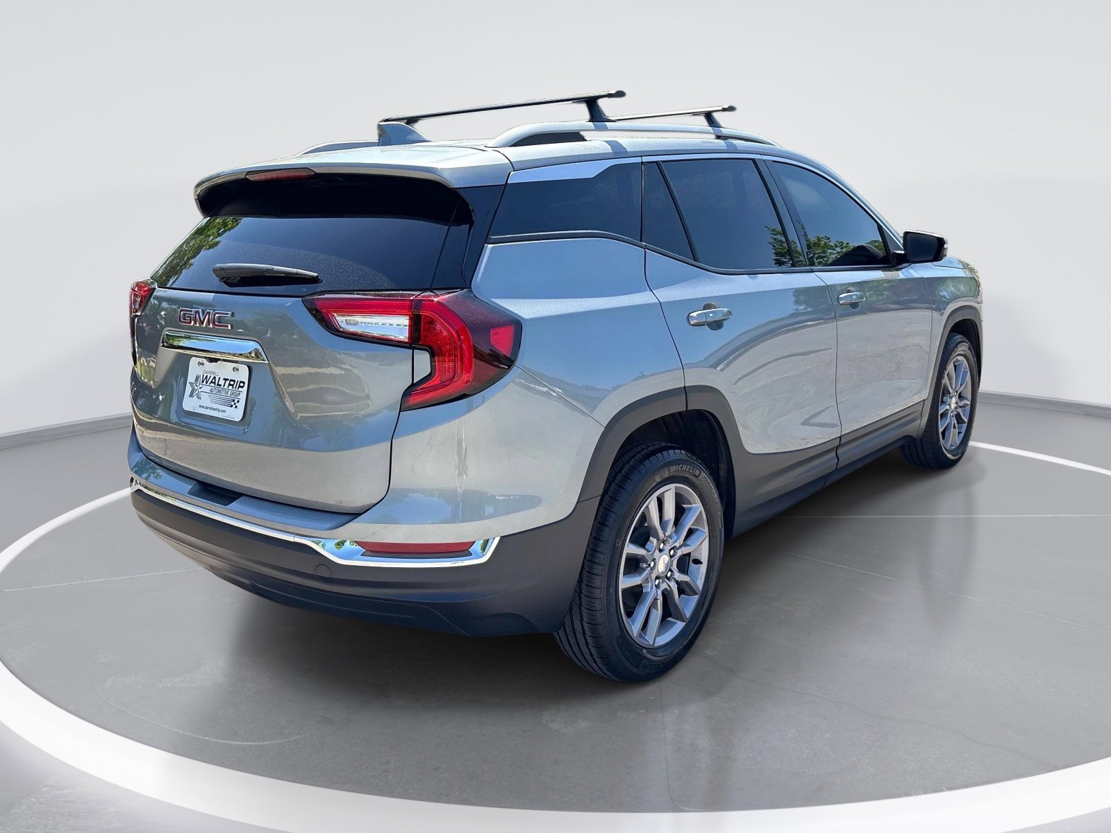 2024 GMC Terrain SLT photo 3