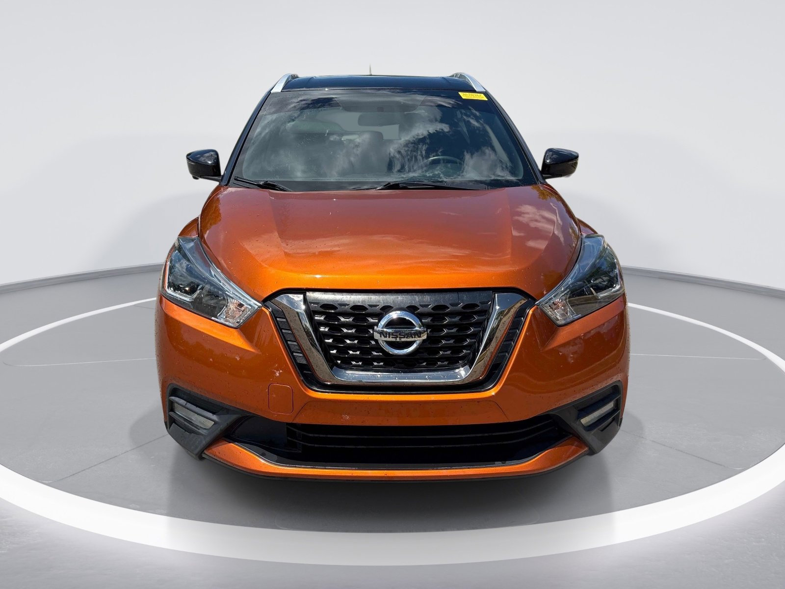 2019 Nissan Kicks SR photo 2