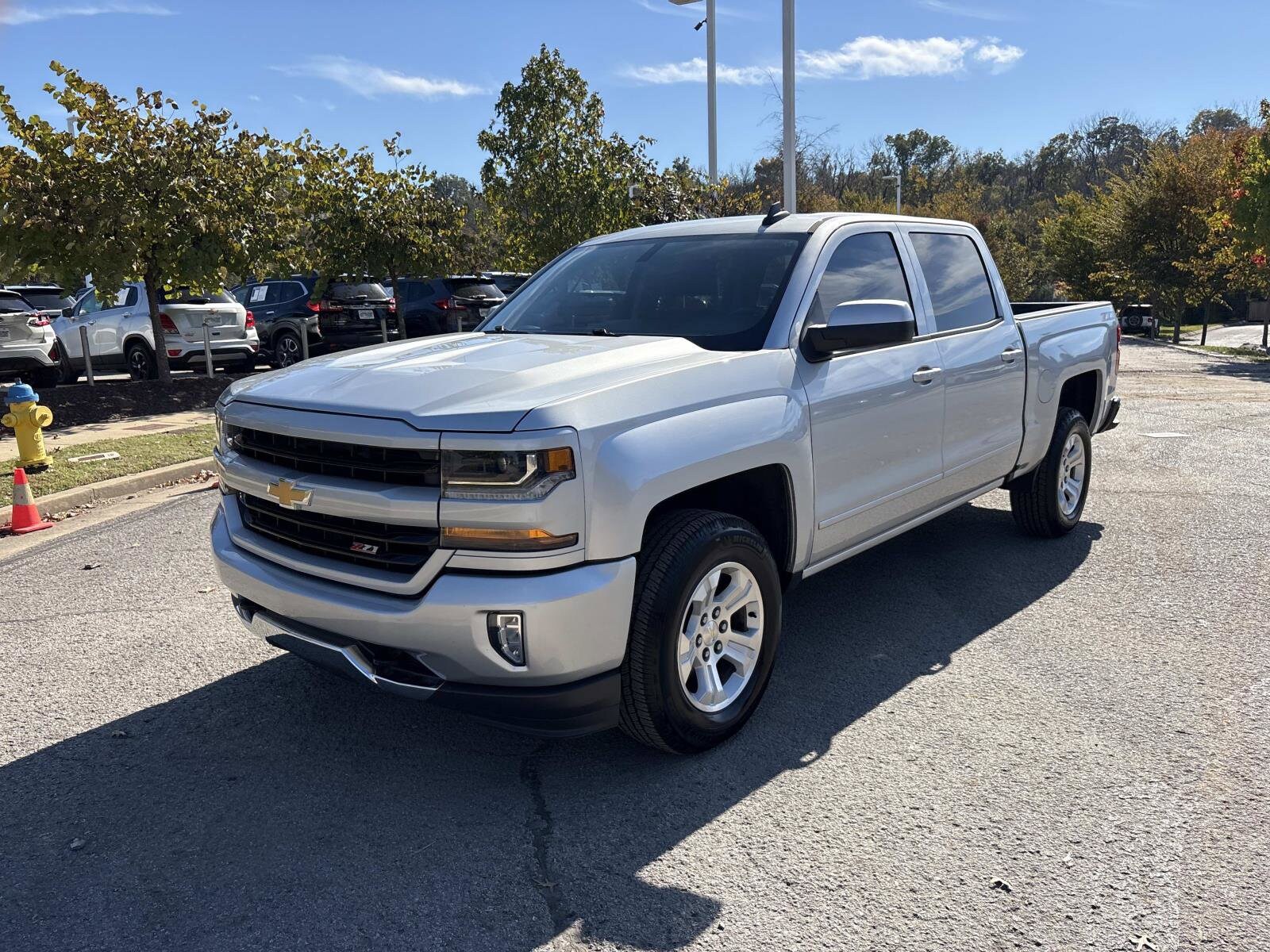 2018 Chevrolet Silverado 1500 LT photo 3
