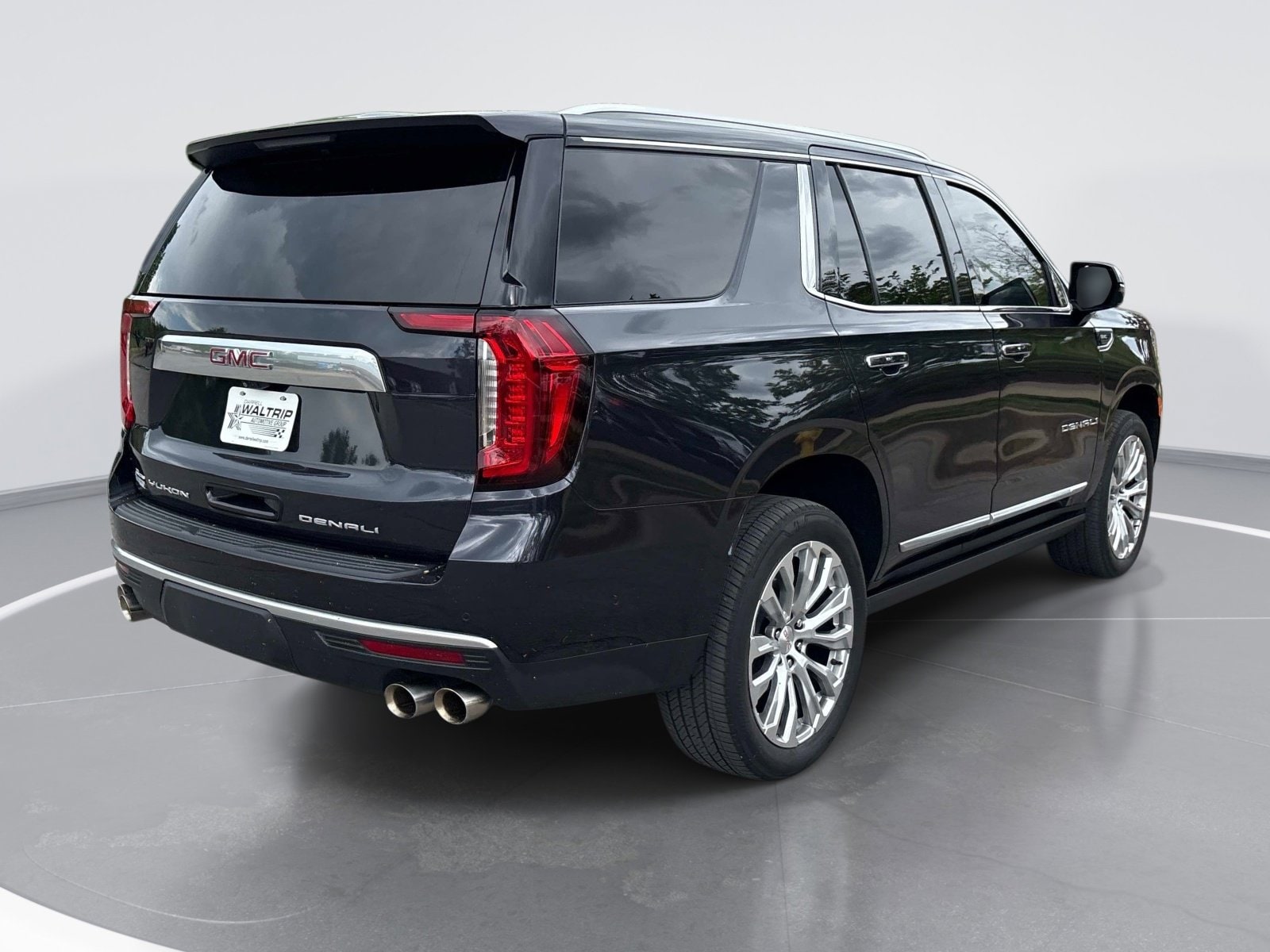 2024 GMC Yukon Denali photo 3