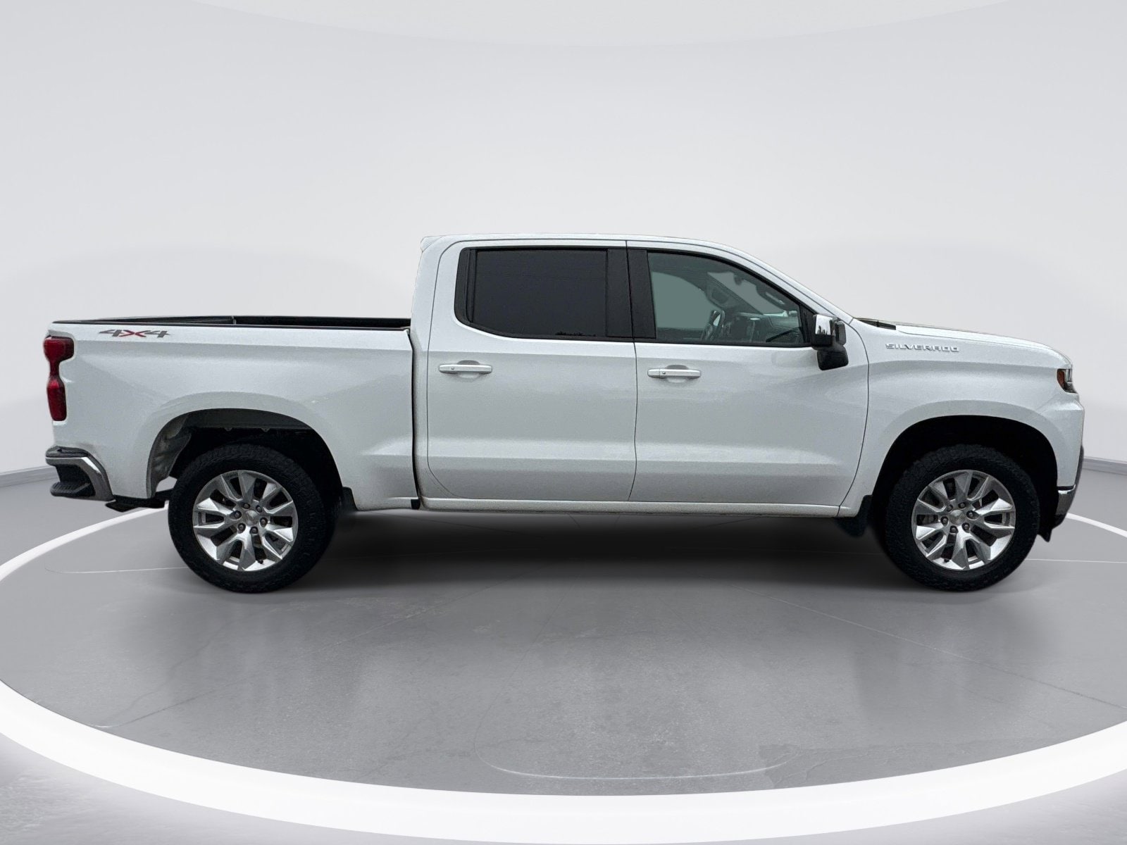 2019 Chevrolet Silverado 1500 LT photo 3