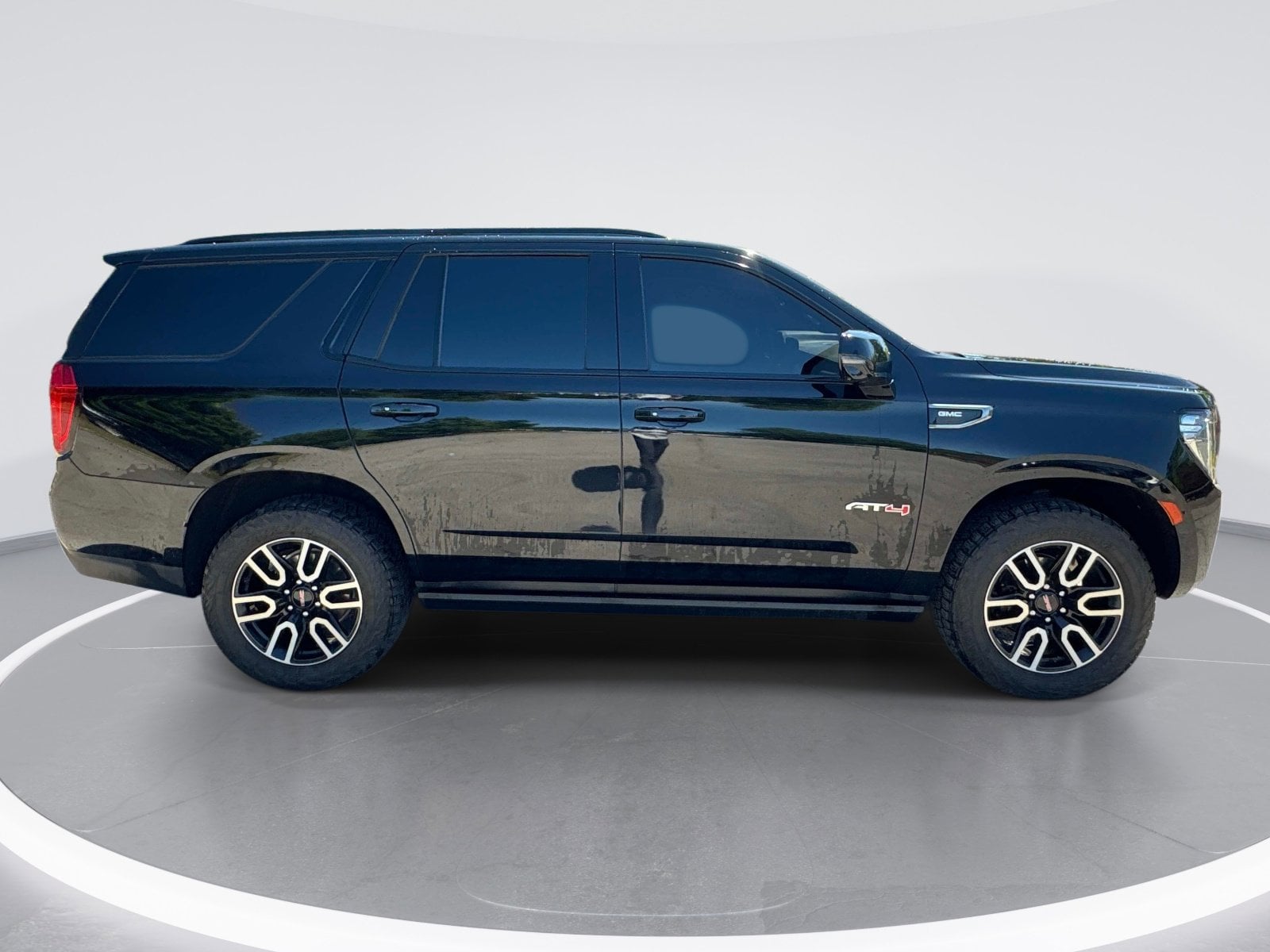 2021 GMC Yukon AT4 photo 3