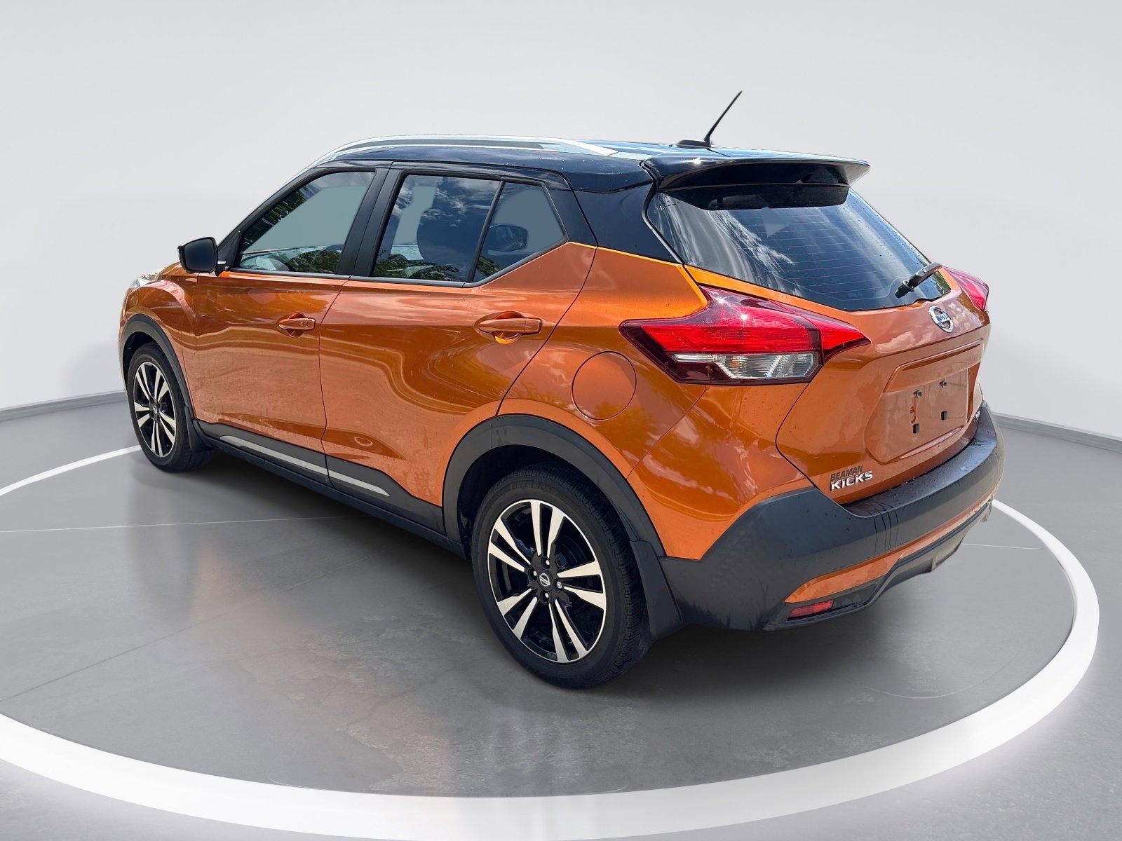 2019 Nissan Kicks SR photo 6