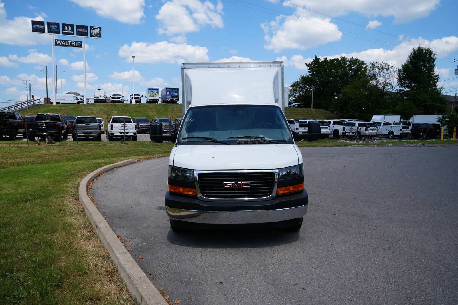 2024 Gmc Savana Cutaway photo 2