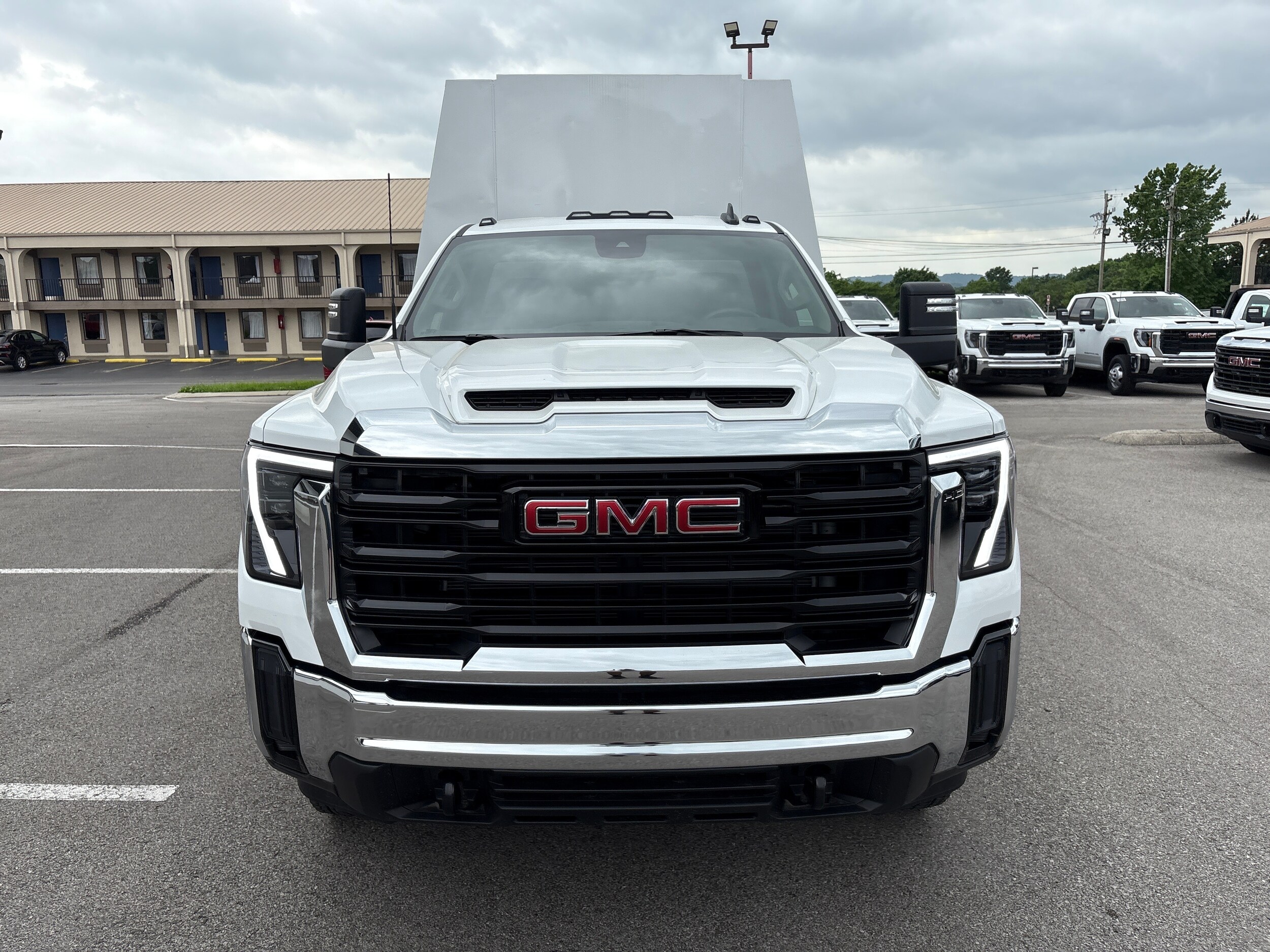 2025 Gmc Sierra 3500 HD Pro photo 2