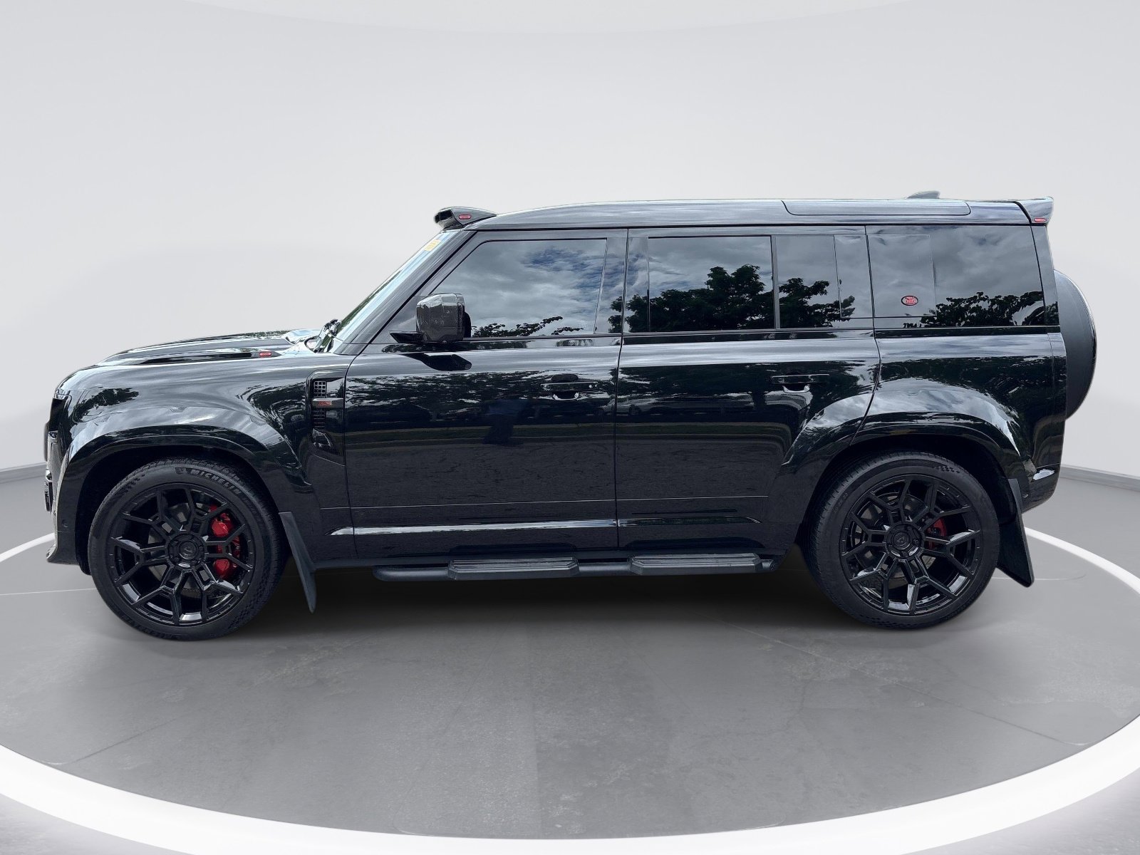 2024 Land Rover Defender 110 P525 V8