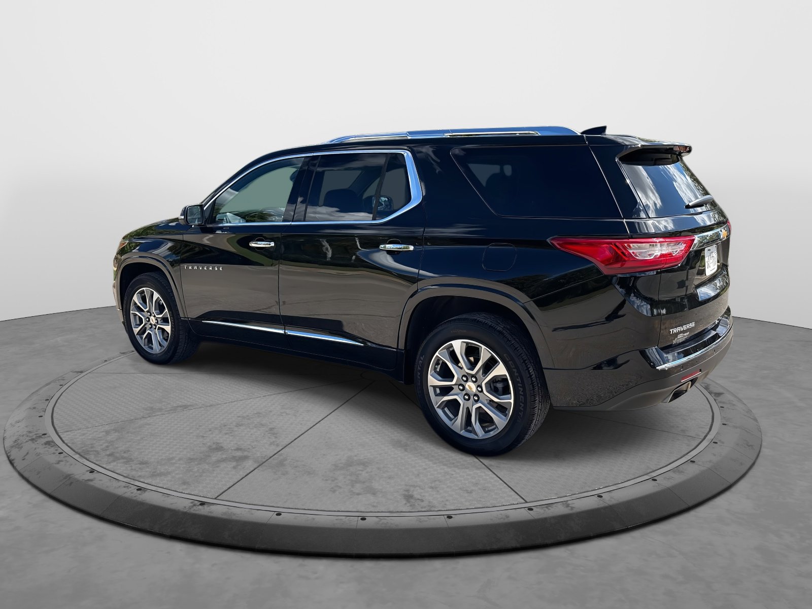 2021 Chevrolet Traverse Premier photo 3