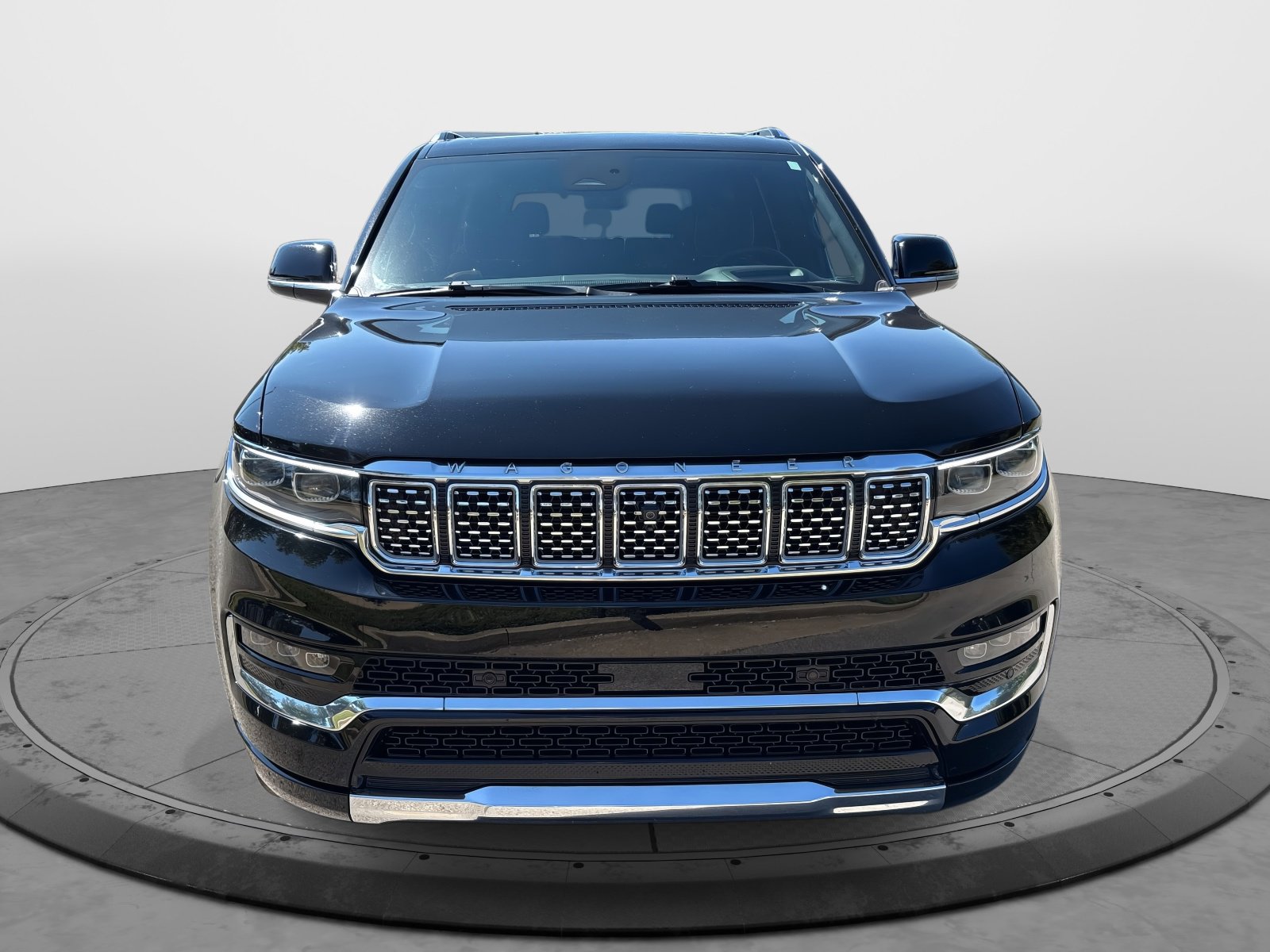 2023 Jeep Grand Wagoneer II photo 2