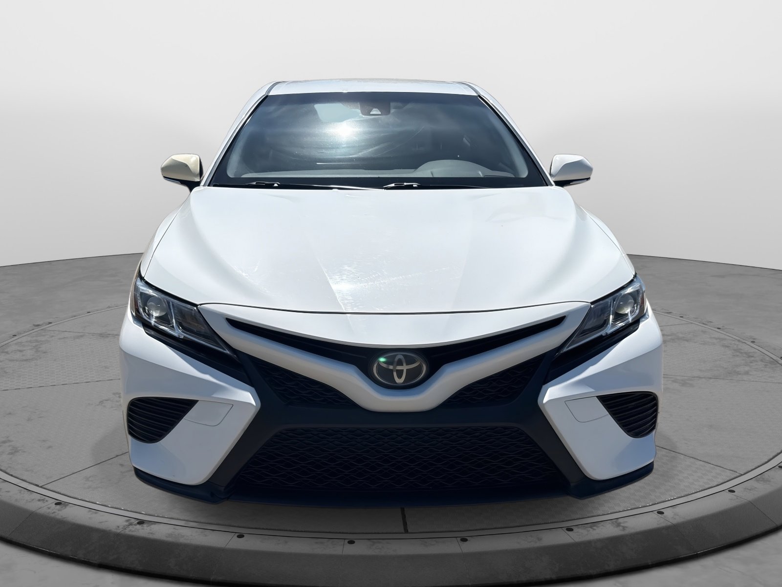 2018 Toyota Camry LE photo 2