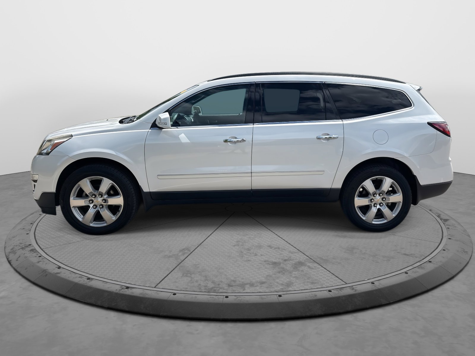 2016 Chevrolet Traverse LTZ photo 2