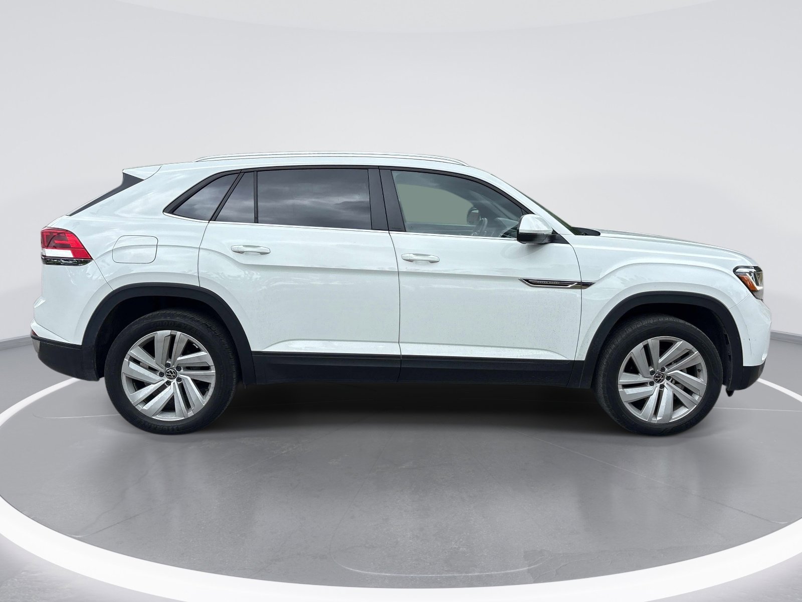 2023 Volkswagen Atlas Cross Sport 3.6L V6 SE w/Technology photo 3