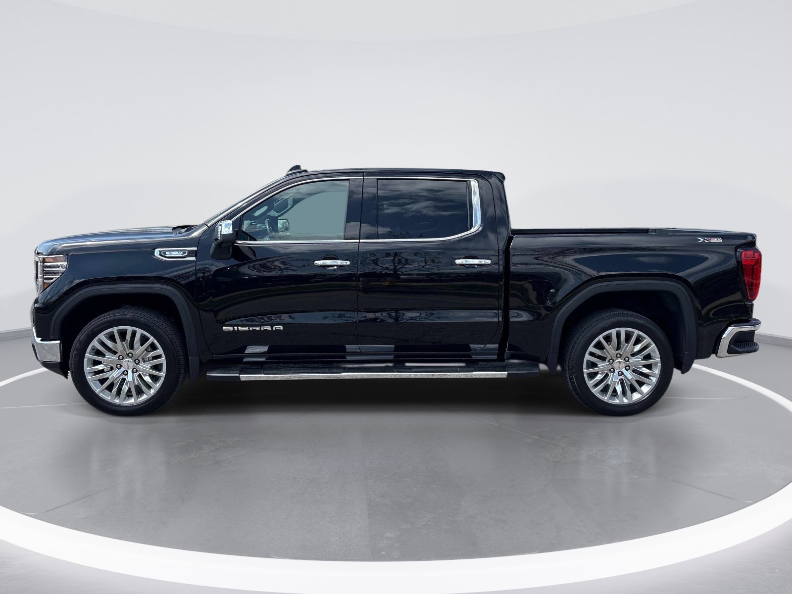 2023 GMC Sierra 1500 SLT photo 4