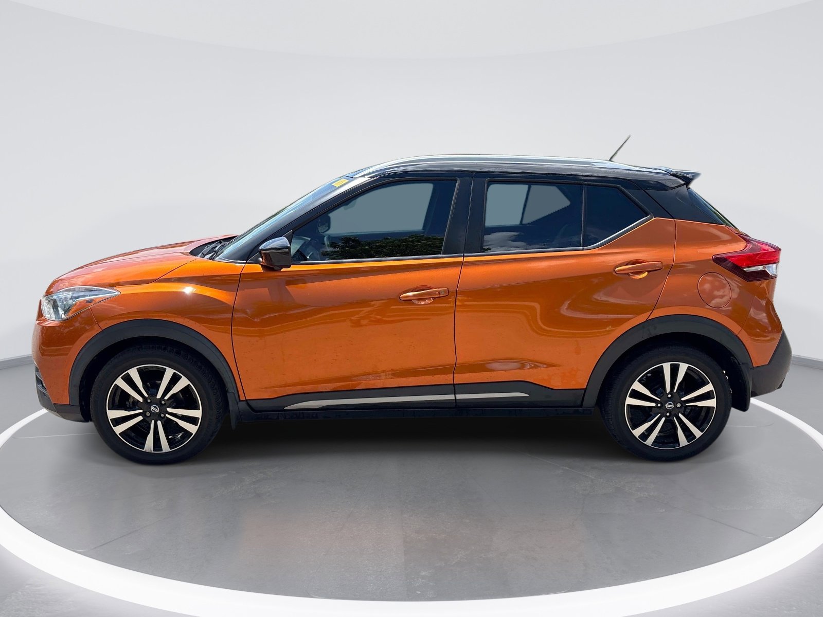 2019 Nissan Kicks SR photo 5