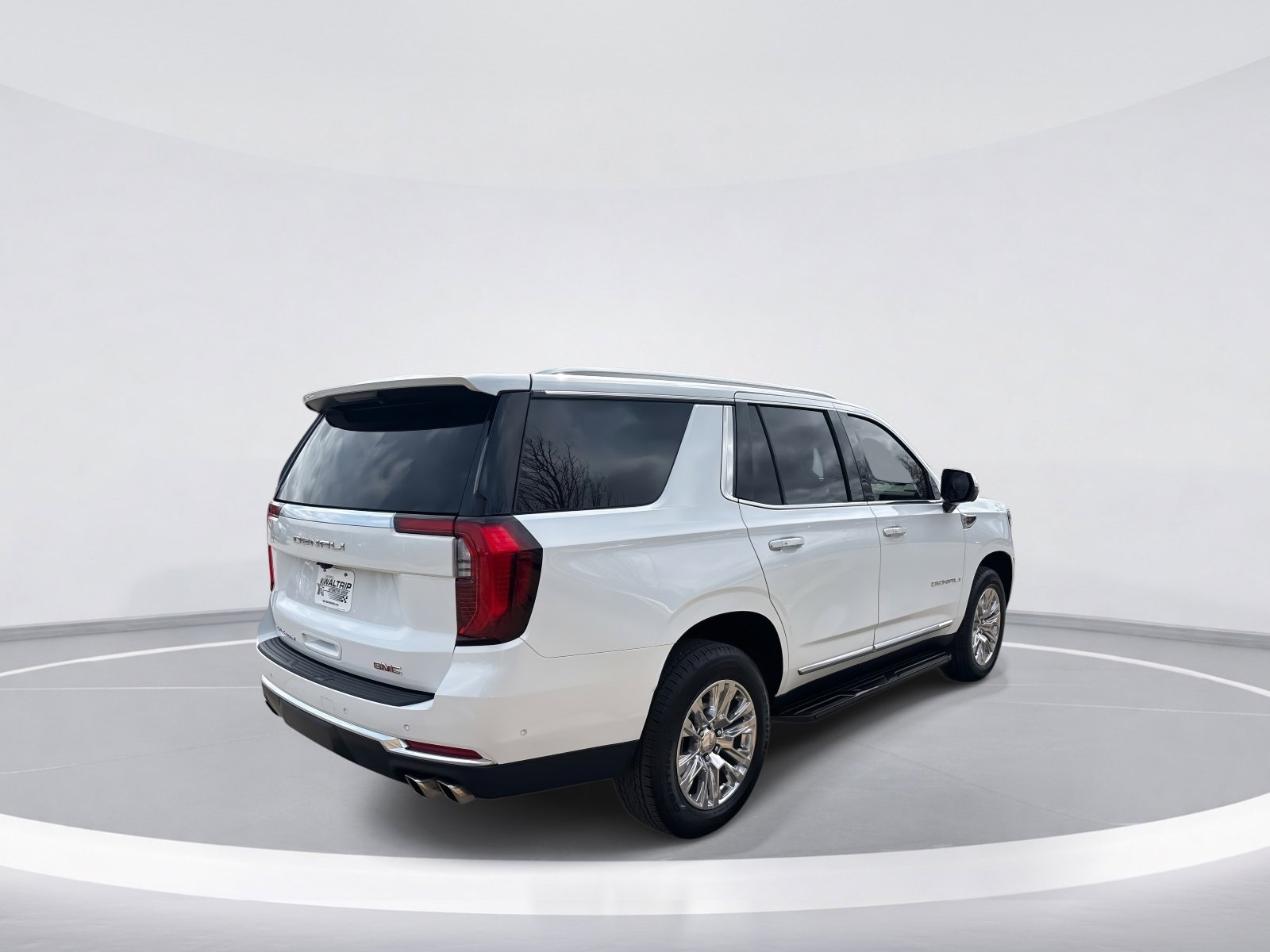 2025 GMC Yukon Denali photo 3