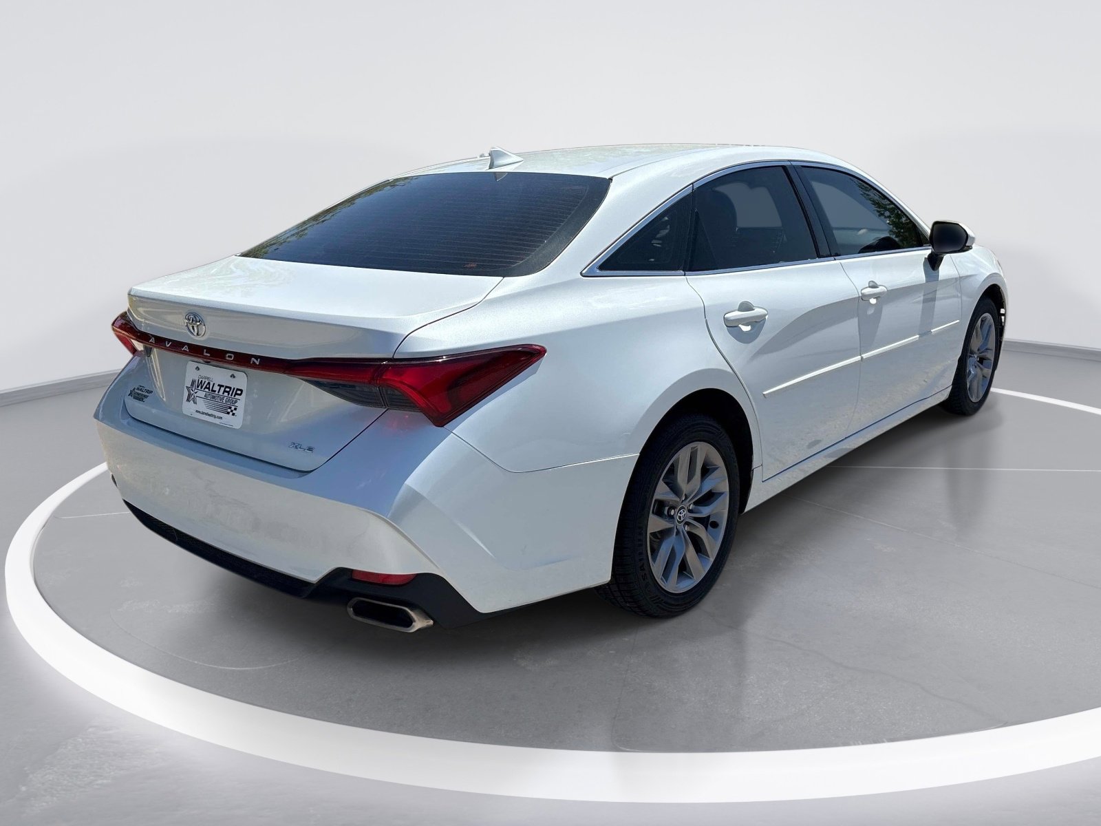 2020 Toyota Avalon XLE photo 3