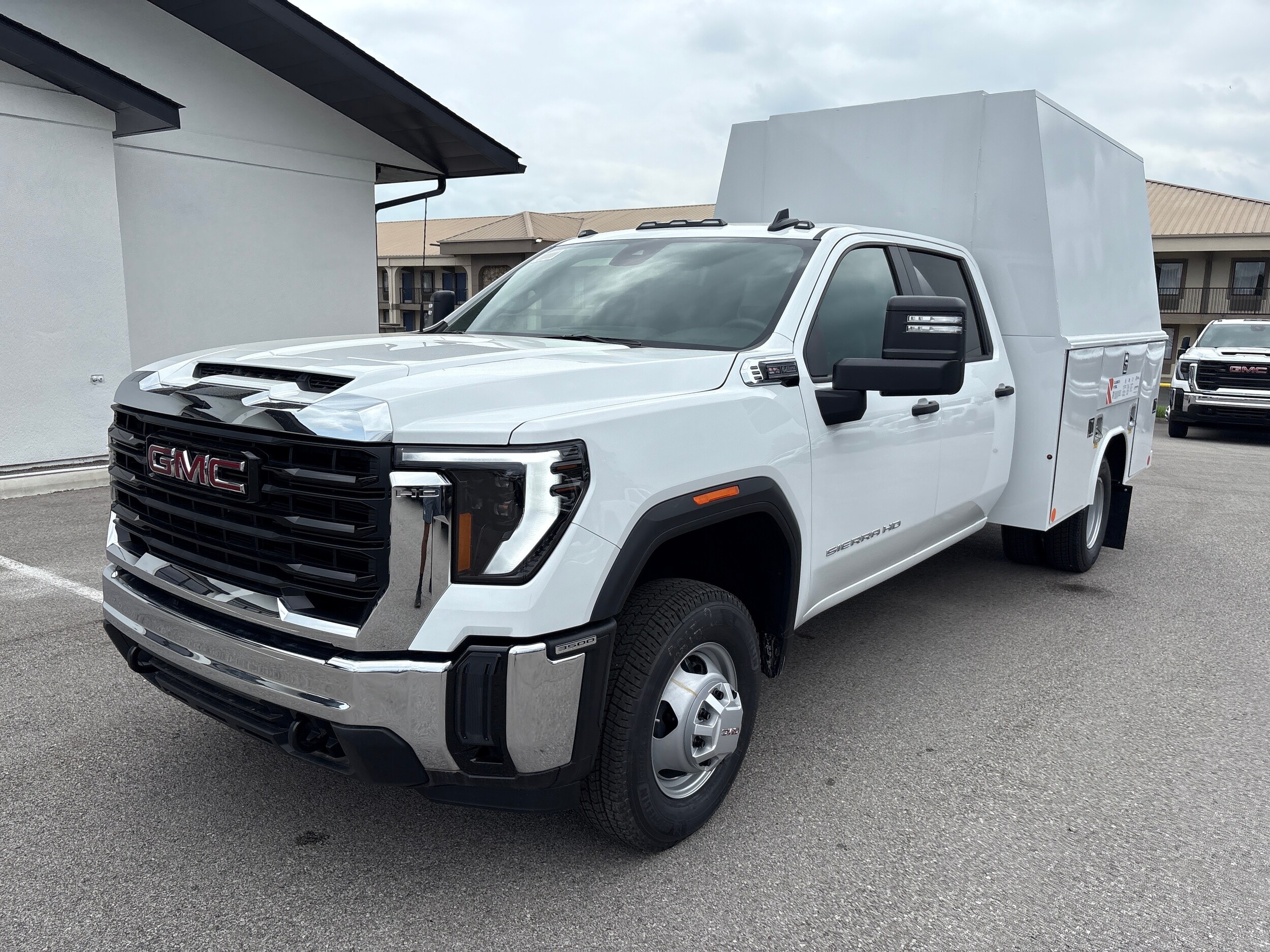2025 Gmc Sierra 3500 HD Pro photo 3
