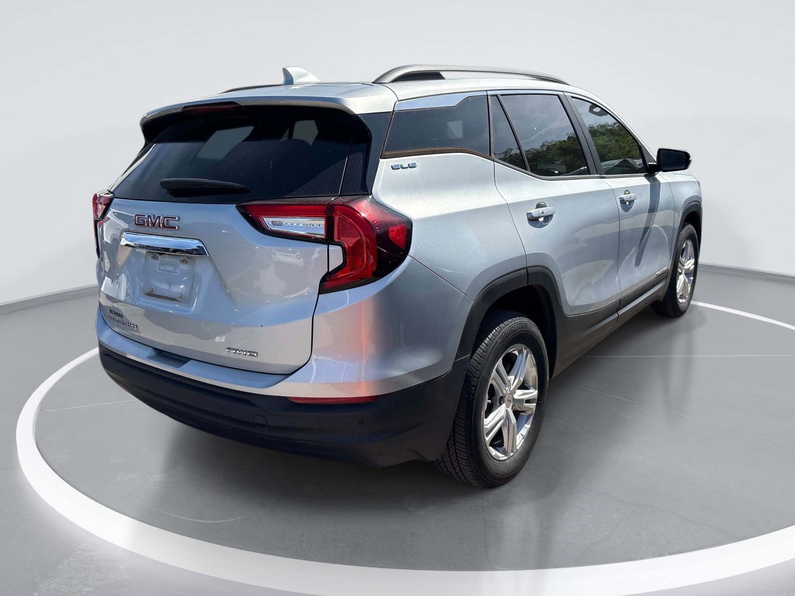 2022 GMC Terrain SLE photo 3