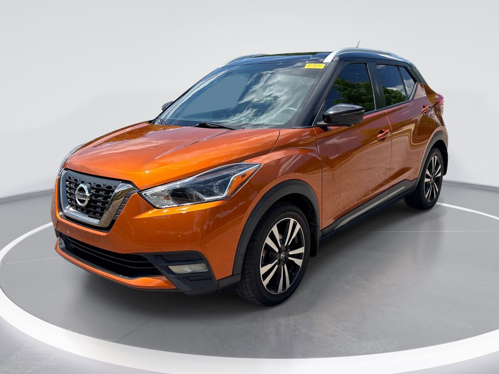 2019 Nissan Kicks SR photo 3