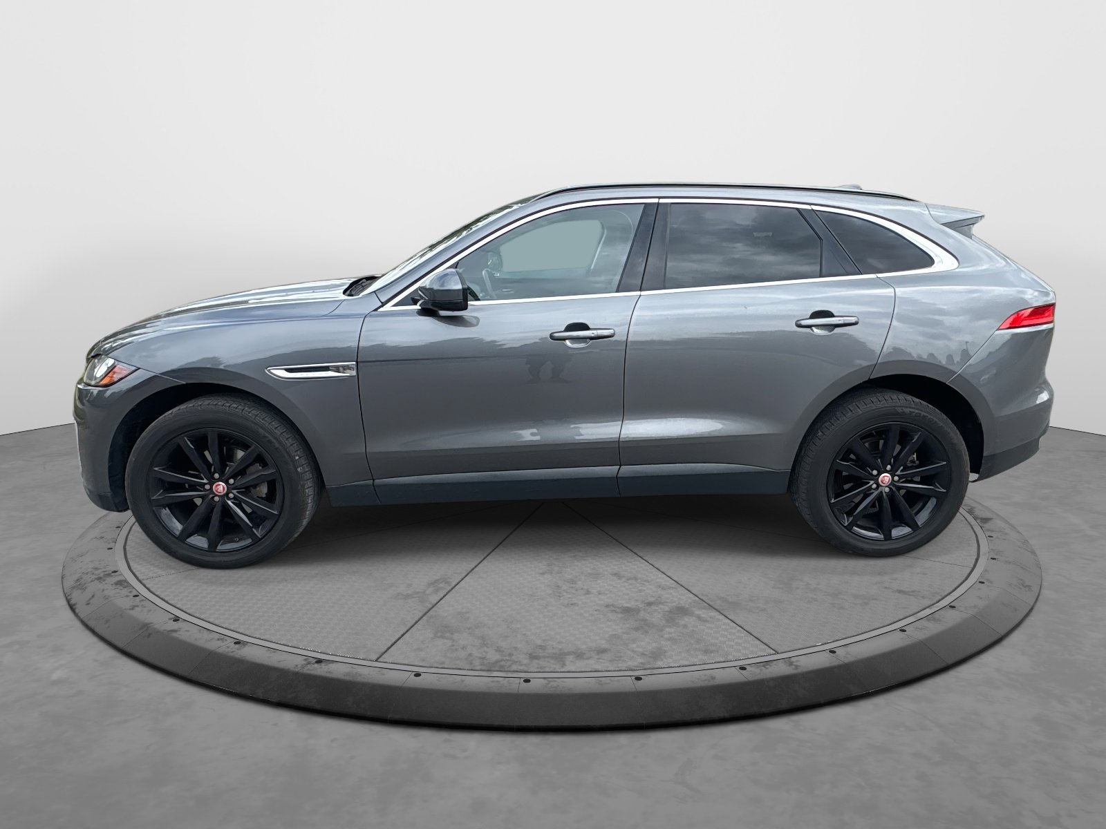 2018 Jaguar F-PACE Prestige photo 3