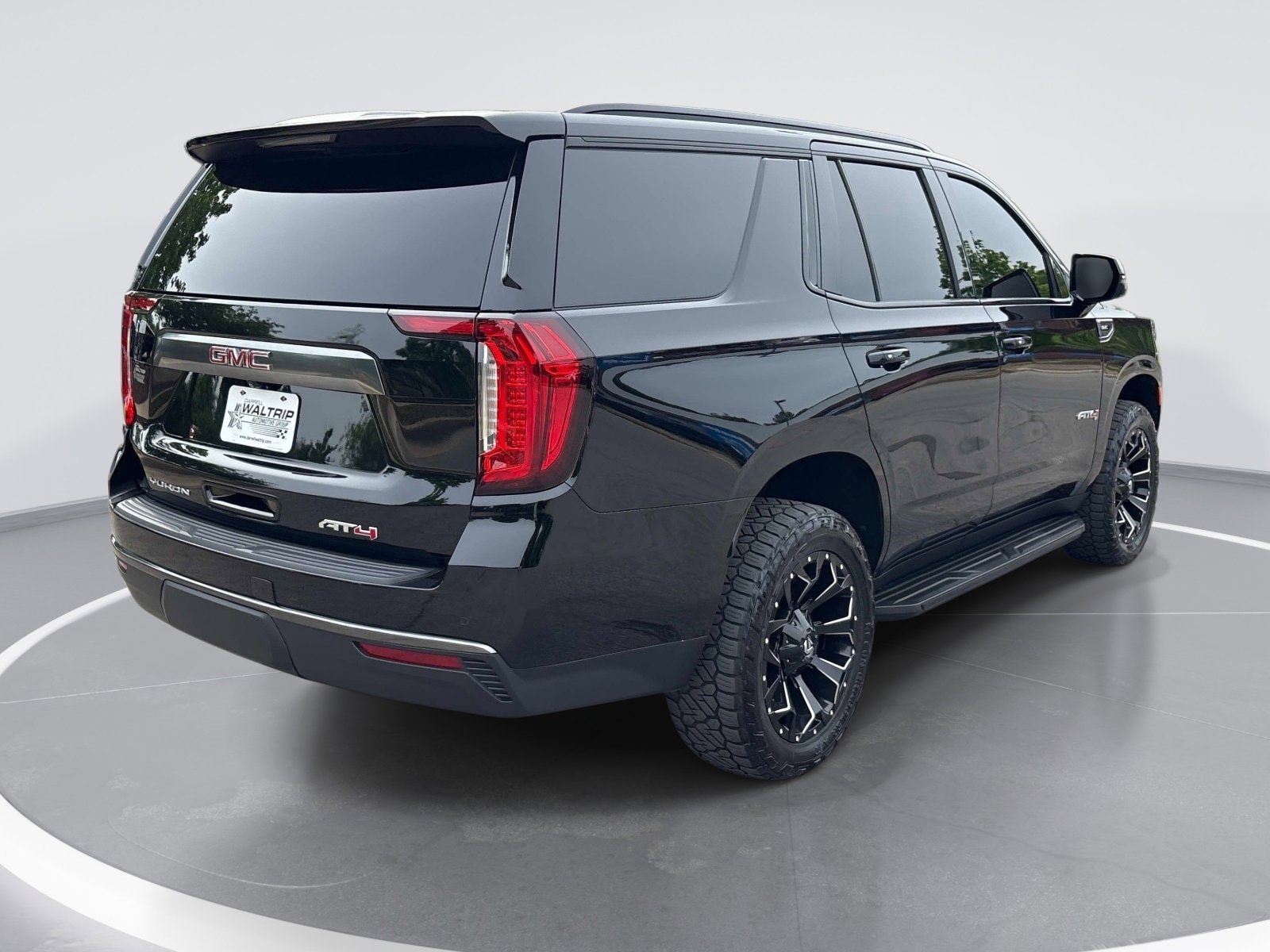 2021 GMC Yukon AT4 photo 3